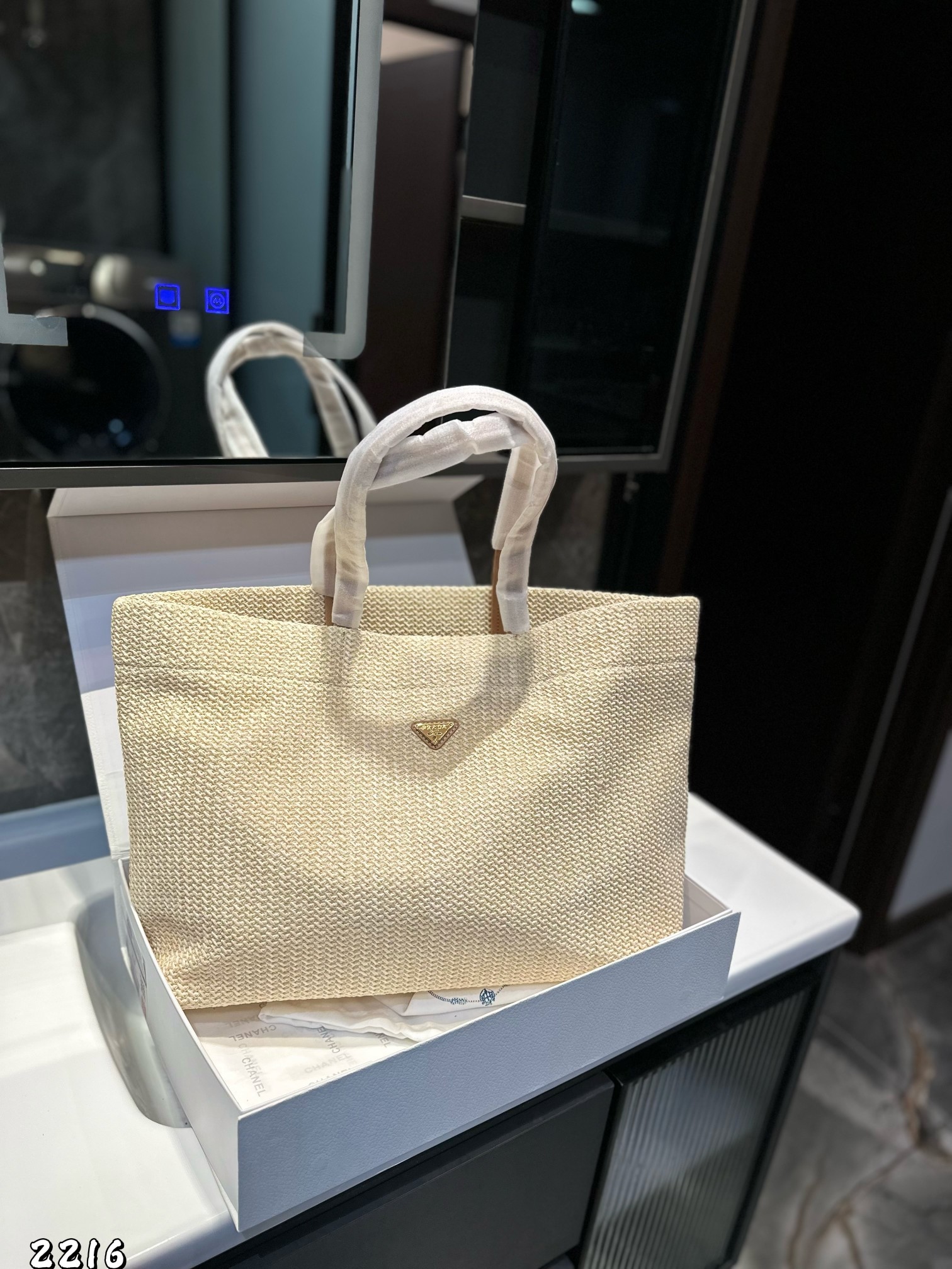 ❤️p135❤️ ✅新品推荐🔜高端货🔥Prada普拉达新款购物袋～托特包👍高端货！超大容量！各大明星追捧的爆款～棕榈叶和牛皮编织而成‼️采用最好的五金配件！经典logo！（size：39*29*16 上口49）