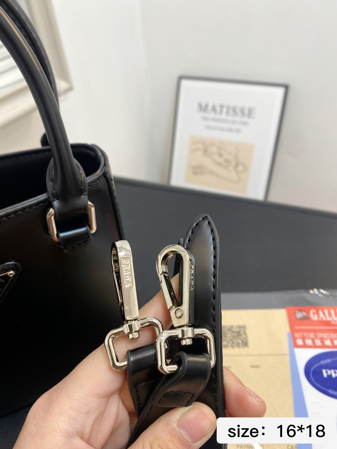 🅿️💰105 配礼盒 尺寸16*18 普拉达 Prada 手提 男女百搭神器 正式休闲皆可 日常通勤无压力 7688