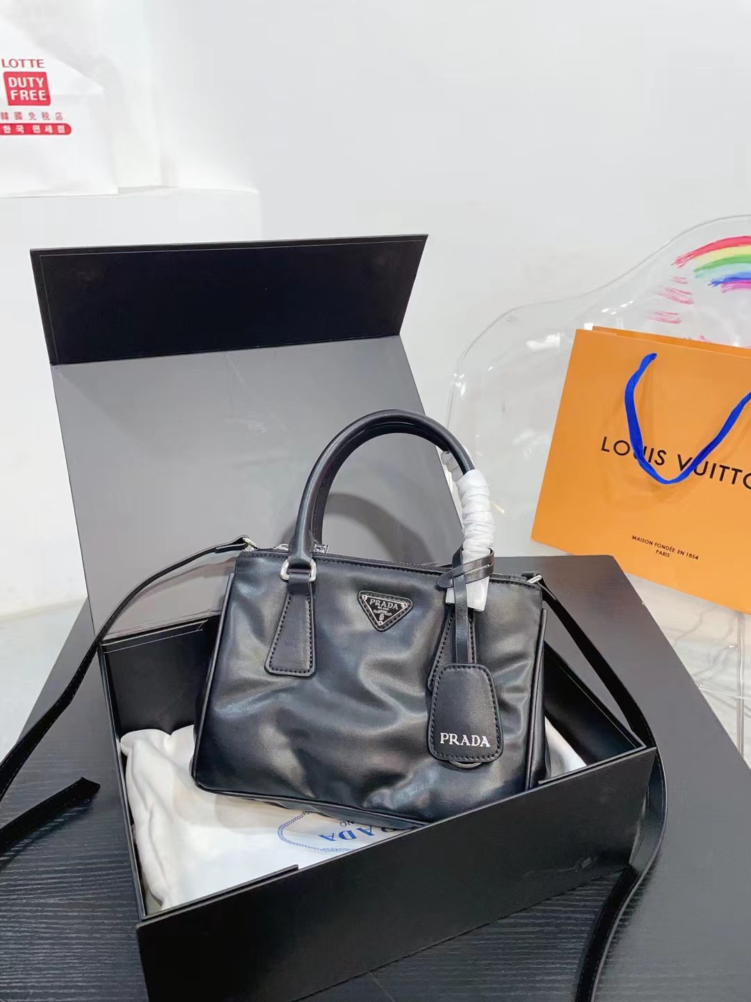 👑💰p175折叠盒 普拉达杀手 皮质材质耐造耐磨 设计简约 包身轻便 日常造不心疼万年长青款 上身酷！时髦！ 尺寸：21.9.15