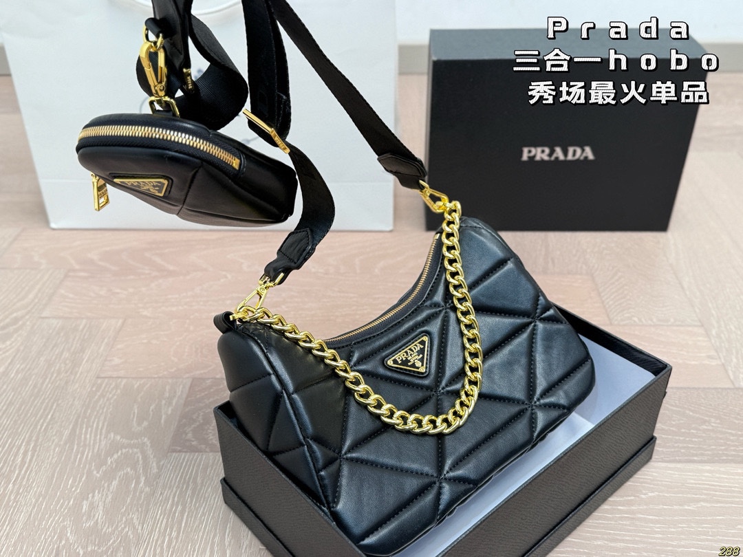&yen;125配盒 Prada 普拉达三合一hobo 肩背包 斜挎 秀场最火单品！ 旅行 健身 生活 聚会 街拍 都ok！ 很有高级感 时装feel。 尺寸：25 13