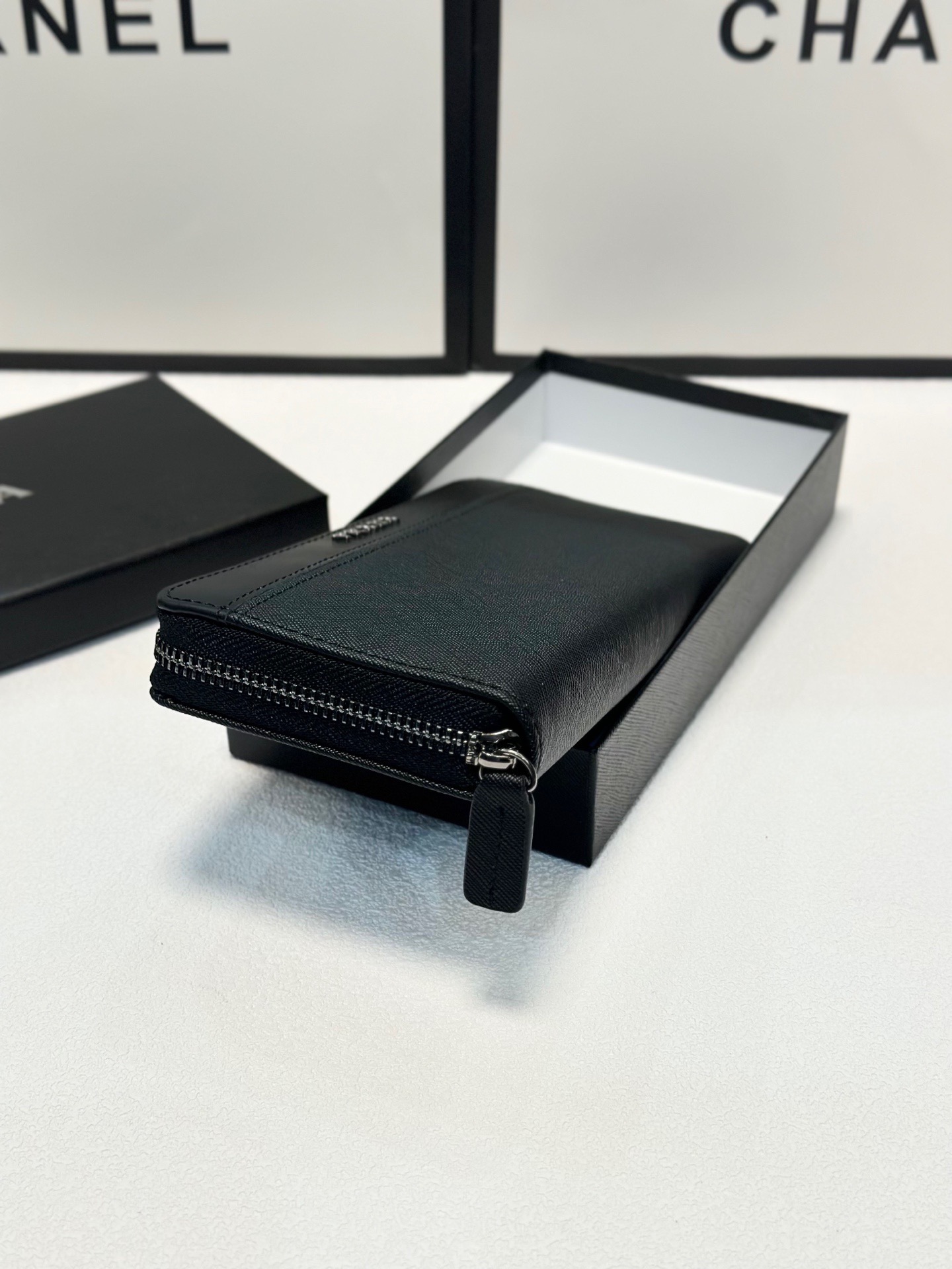 P100🎀🎀颜色 黑🎀尺寸 20x10🎀普拉达爆款十字纹牛皮😈💥原版十字纹牛皮🐂高端品质👍🏻精致车线做工💎值得拥有‼️