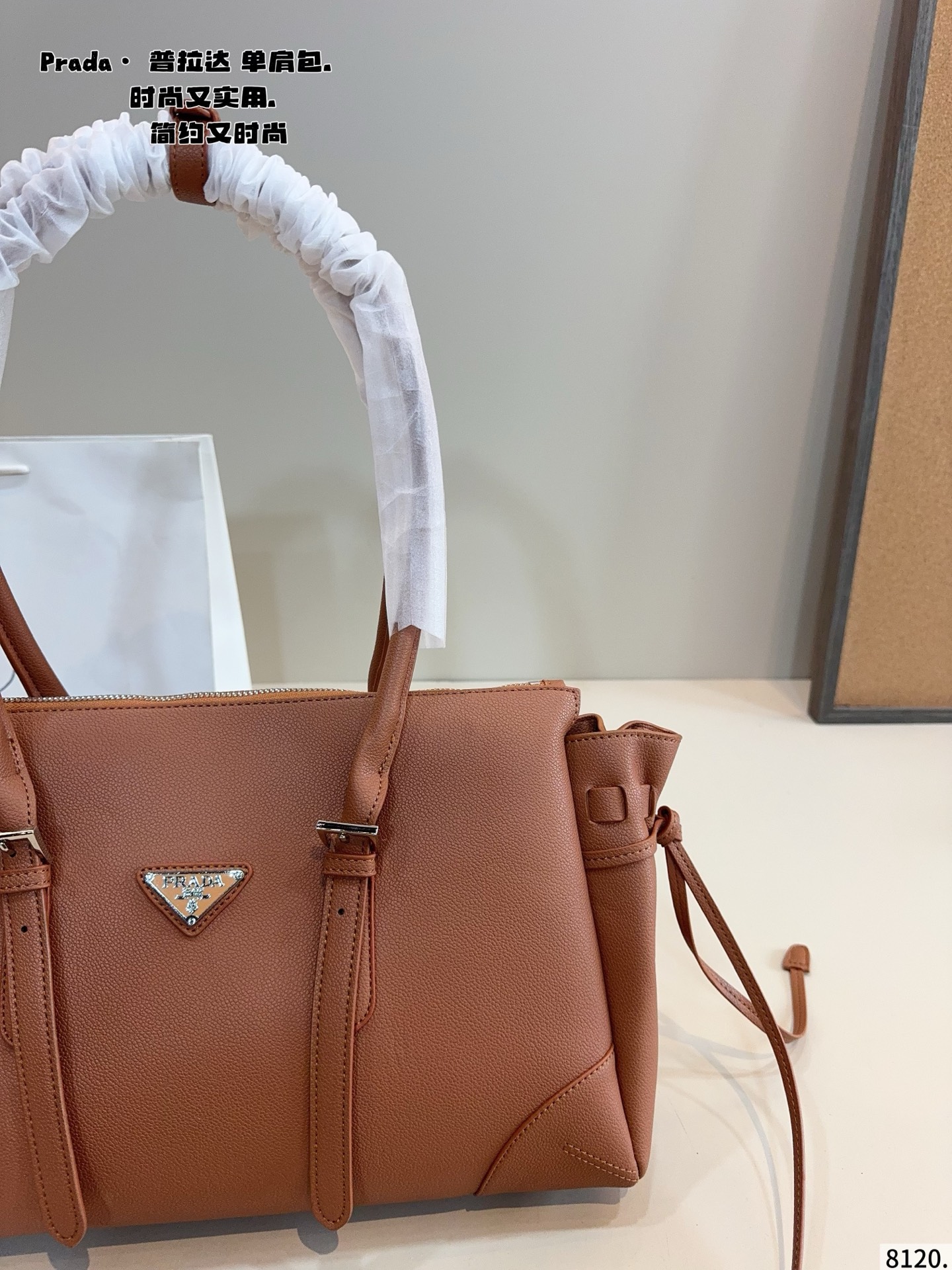 p180 普拉达PRADA 新款 中古腋下包. 质感很高级 容量超级大也很耐用 日常出街背它回头率百分百 就是这种随性慵懒感尺寸：38*13*23cm