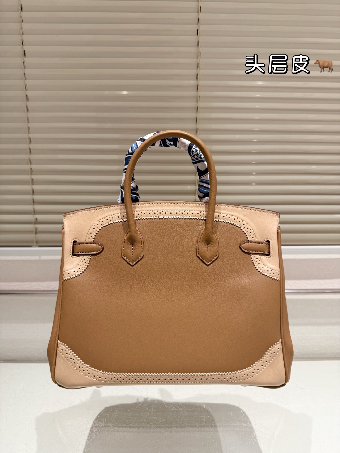 顶级原单 纯牛皮 P360 Hermes 爱马仕｜Birkin 30 铂金包 独家经典火爆出货 纯皮 里外纯皮！集万千宠爱与一身 爱马仕&middot;birkin铂金包 专柜万年不下架 原厂激光五金 各路时尚主播/网红/明星不离手 气质女神爱不释手必备法宝 各种百搭 处处体现时尚品味 畅销多年 新版本新工艺 选材结实有型且皮质超软 里外全皮 油边/走线/五金媲美专柜 注目精湛工艺 感受工匠神韵 品质如图 市场最高版本 随意出入专柜无压力 女神包抓紧购 阳光下颜色偏浅 室内光线暗会深一些 这是常识哦 尺寸：30cm