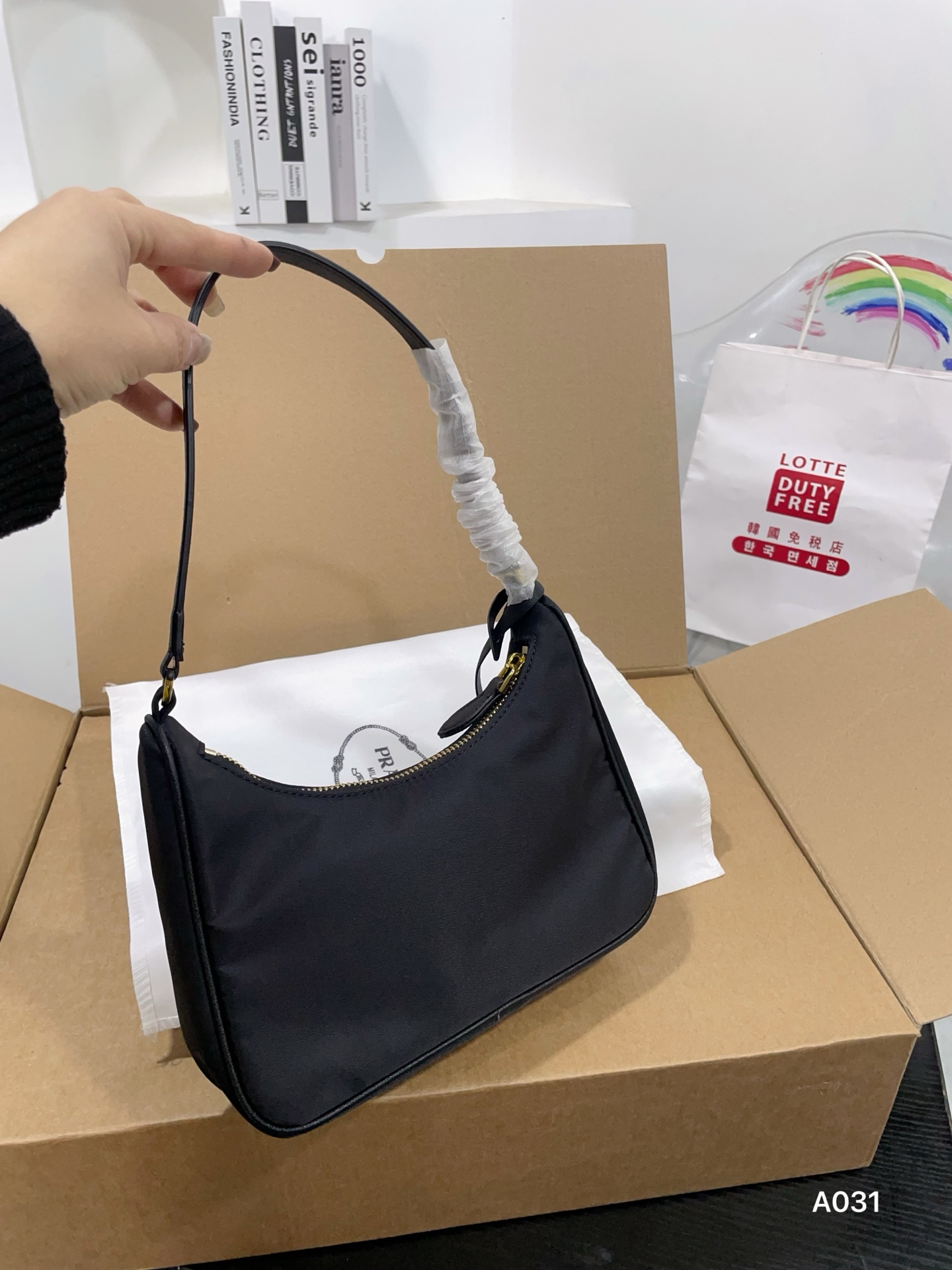 👑💰90配盒 普拉达Prada腋下包 复古优雅 满满的高级感 大小适中 容量感人031 休闲正装皆可轻松驾驭 尺寸22 12