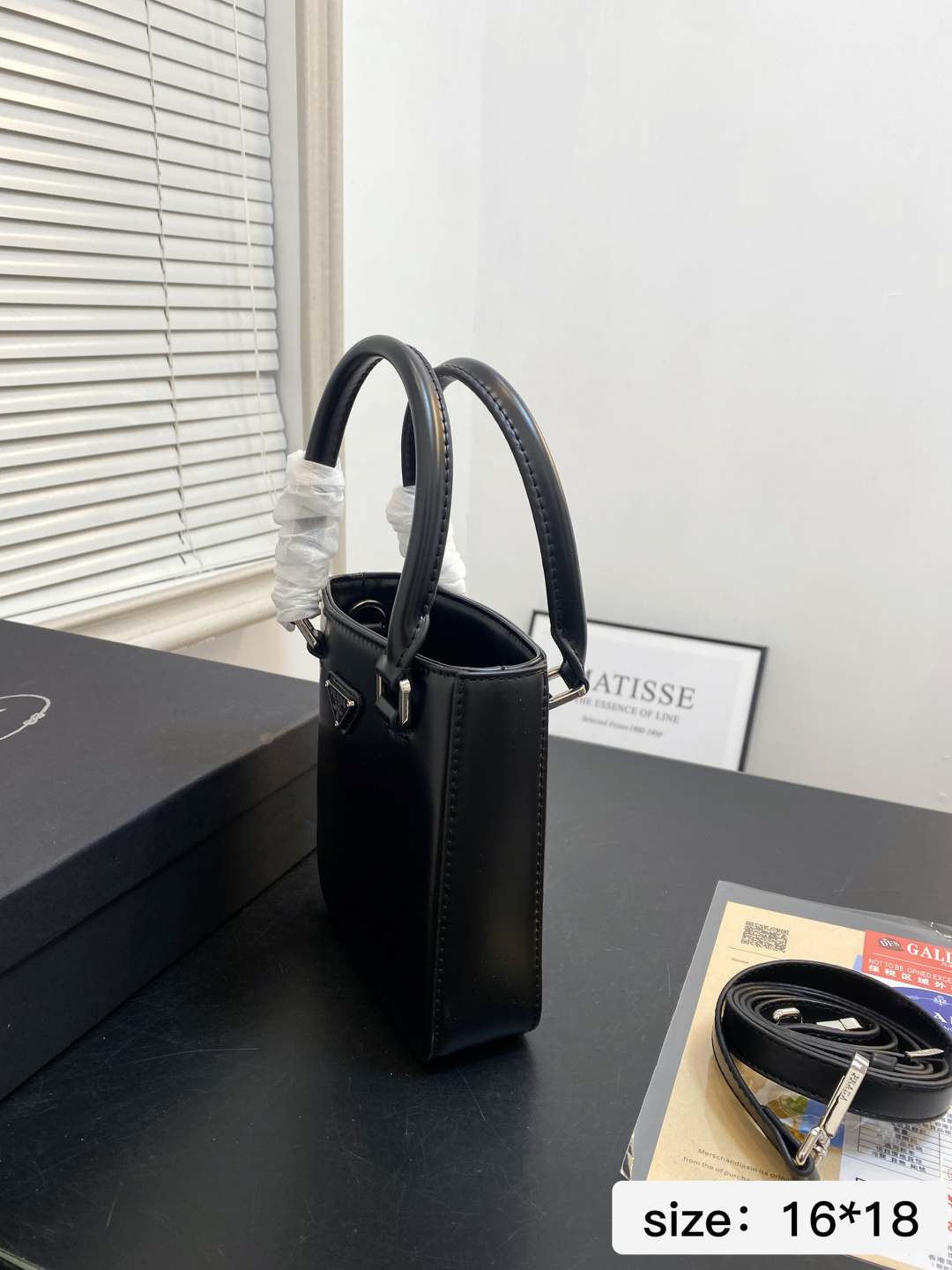 🅿️💰105 配礼盒 尺寸16*18 普拉达 Prada 手提 男女百搭神器 正式休闲皆可 日常通勤无压力 7688