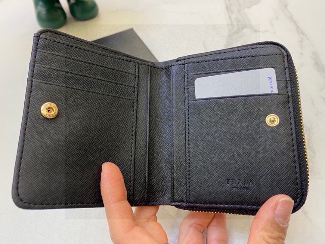 📢📢📢p90 8040 普拉达专柜最新款小钱包 💕原版牛皮 完美内阁 卡包钱包多功能 👍