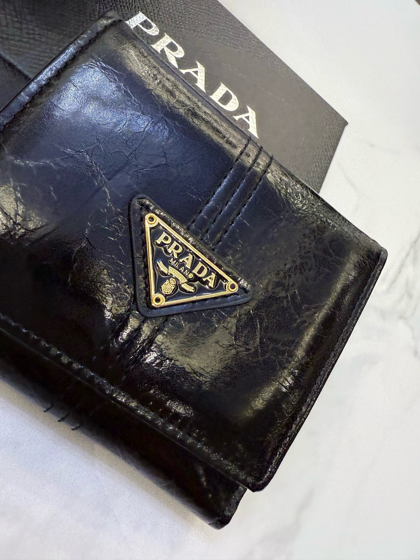 📢📢📢p85 普拉达专柜新款女士钱包 三折款 💕里外牛皮 原版质量做工 小身躯 大容量 👍 超级美哦