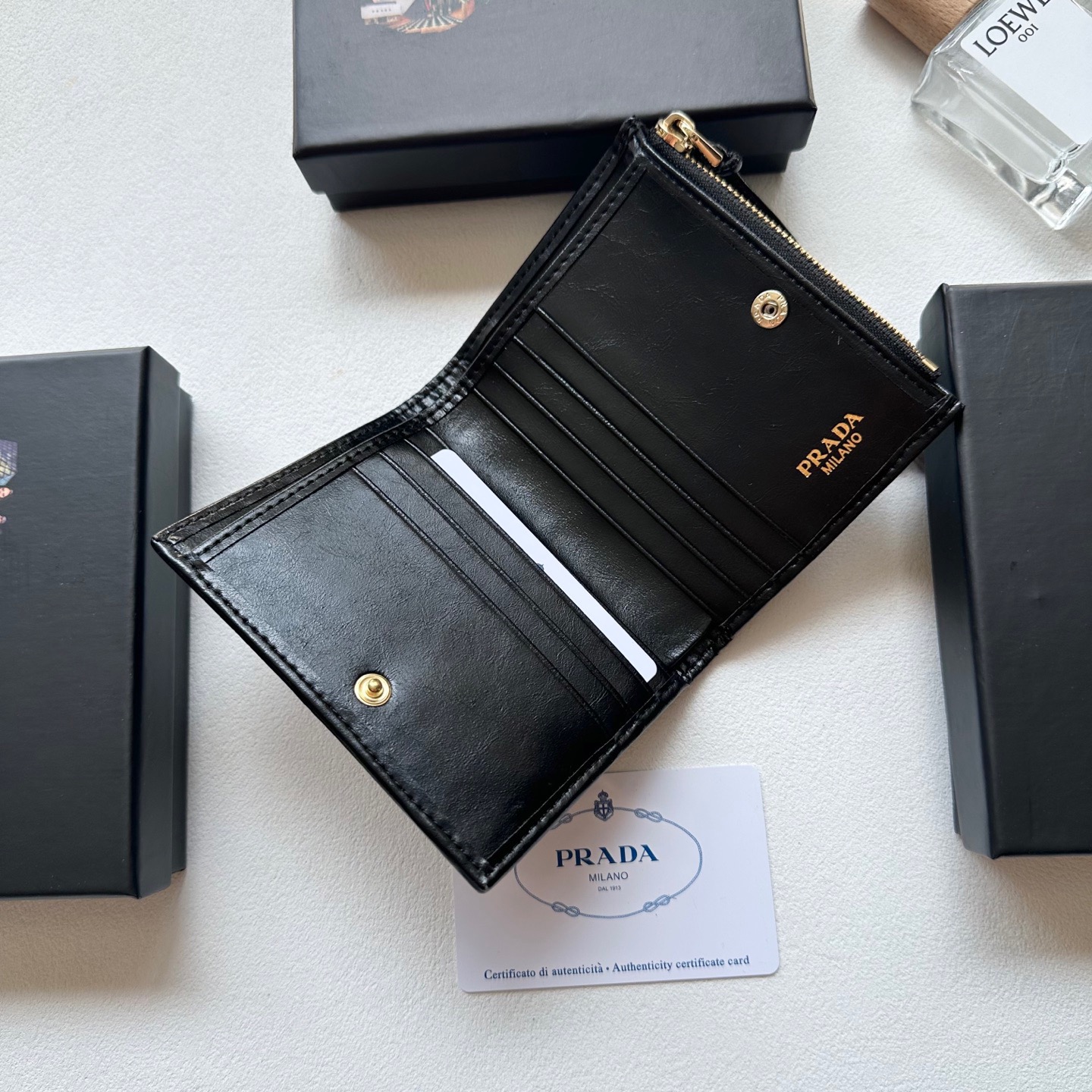 p95🎀🎀颜色 黑 灰 粉🎀尺寸 11x10🎀普拉达👏时尚钱包,优质油蜡牛皮👍🏻高档五金配件,内阁丰富,超级实用❗️现货高品质!