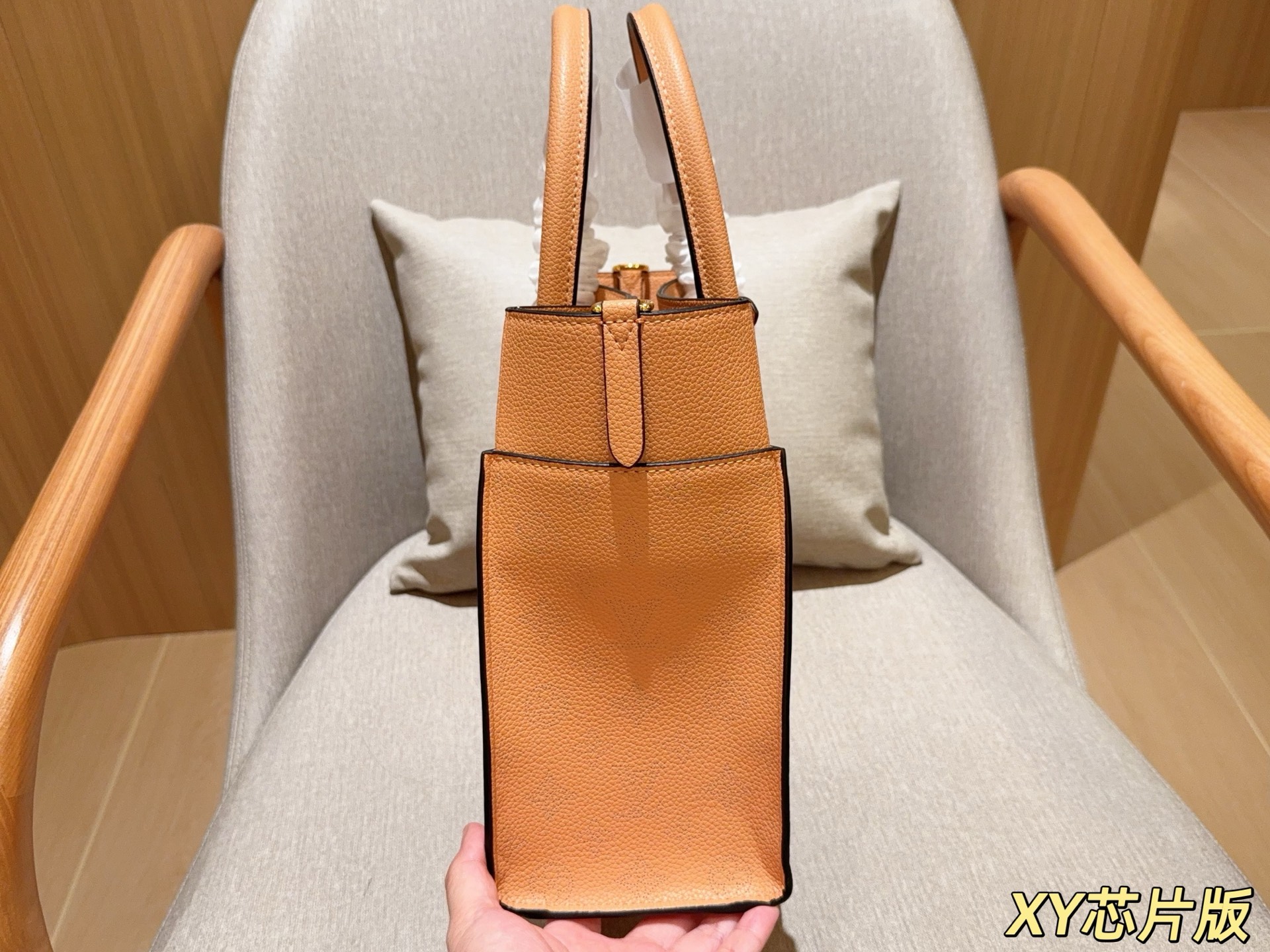 💰175 无盒 芯片版 Lv路易威登 新品on my side手提单肩斜挎包～ 尺寸：30&times;26&times;13