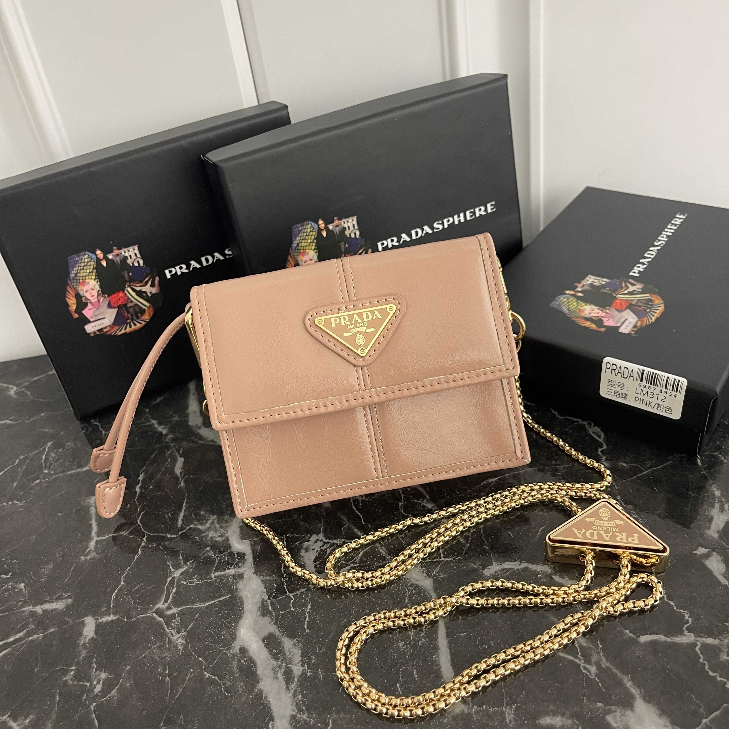 💰115包邮❗ PRADA普拉达 油腊皮珐琅金属三角形标志按扣开合 皮革 卡包 常规 女款 编号312 颜色黑色，粉色，灰色