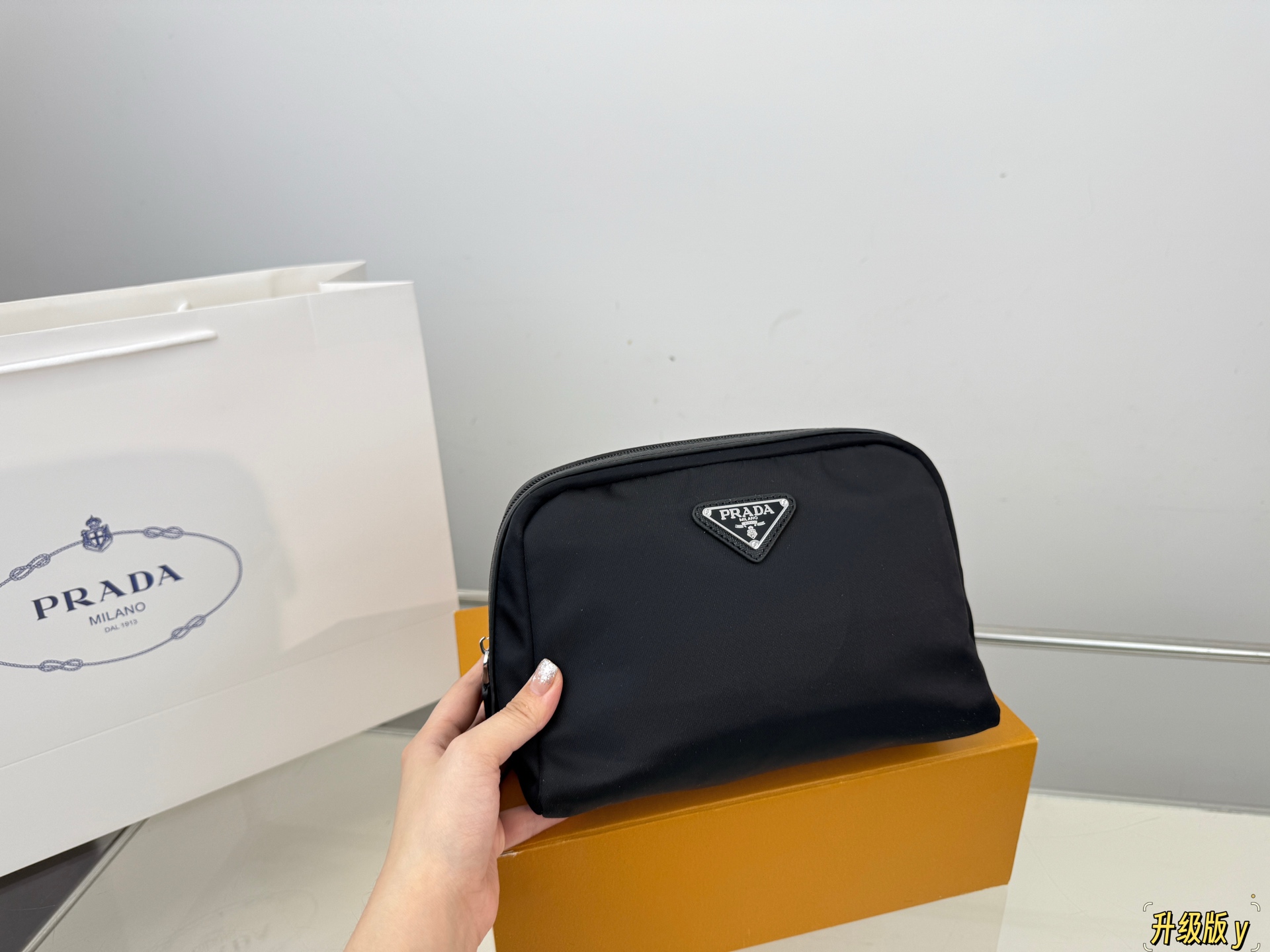 （无盒⚠️）p105 Prada 普拉达 尼龙布手拿包 手包 经典百搭 实物拍摄 原厂原版面料 size：12*22cm