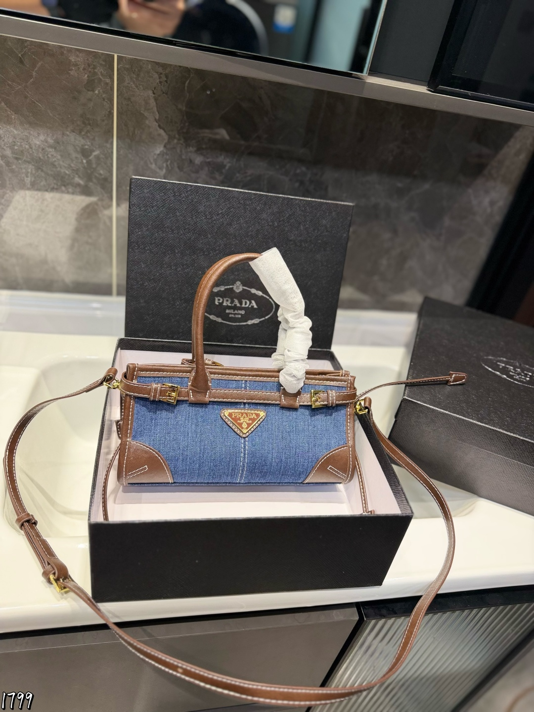 ❤️p150（礼盒包装）❤️ 普拉达Prada新晋顶流soft lux真的把我美迷糊了！！！复古又高级！！可手提，可斜挎，一包两背~自重轻，容量大，甜酷女孩到！尺寸24&times;12