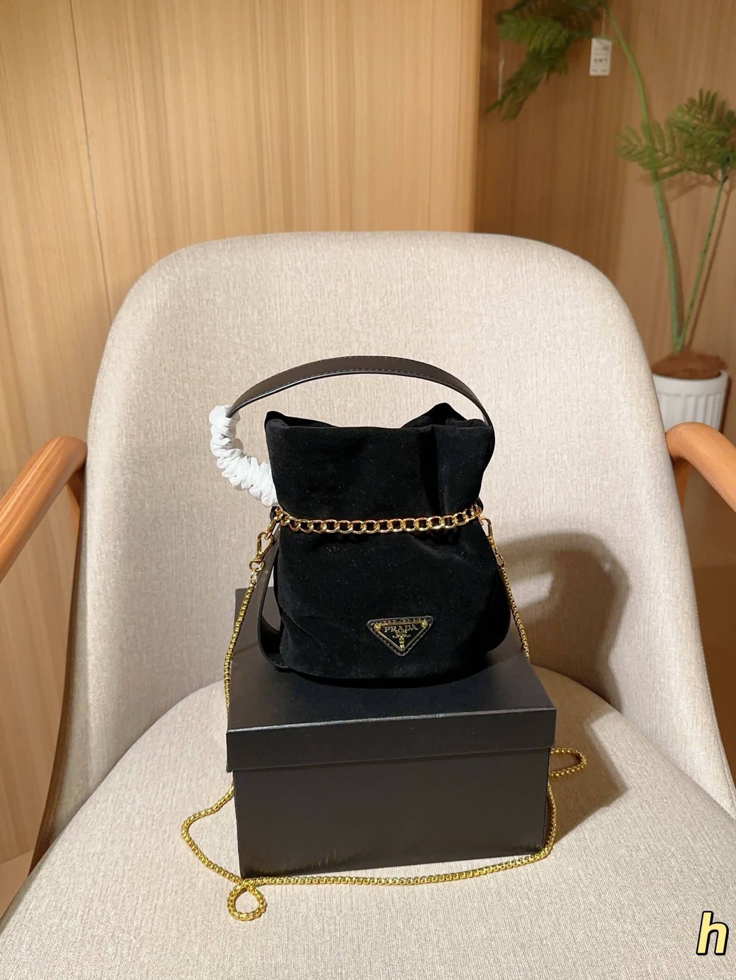 💰120 Prada普拉达 25ssMariner麂皮绒水桶包～链条斜挎包～ 尺寸：17&times;18&times;12 礼盒包装🎁