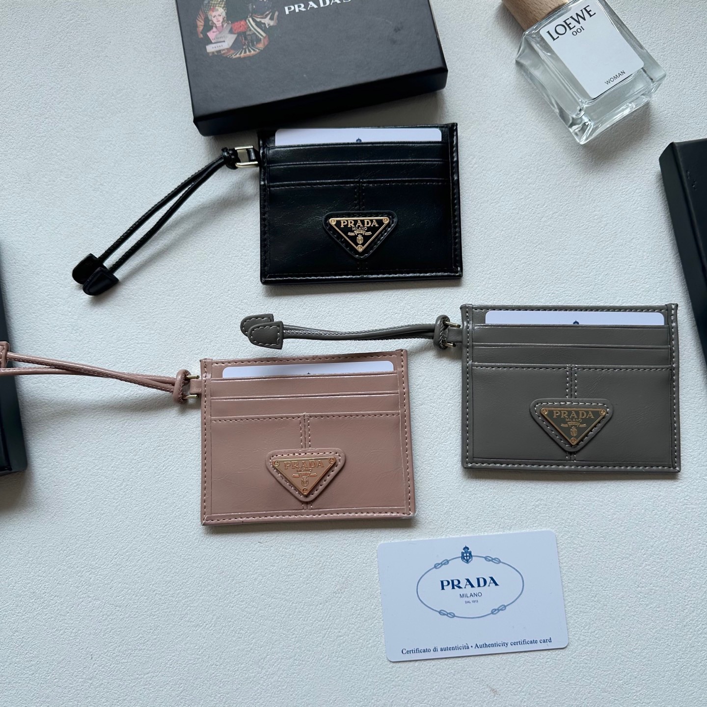 P75🎀🎀颜色 黑 粉 灰🎀尺寸 9x5🎀普拉达纯皮卡包 超级自留。👛卡包钱包两用特别实用