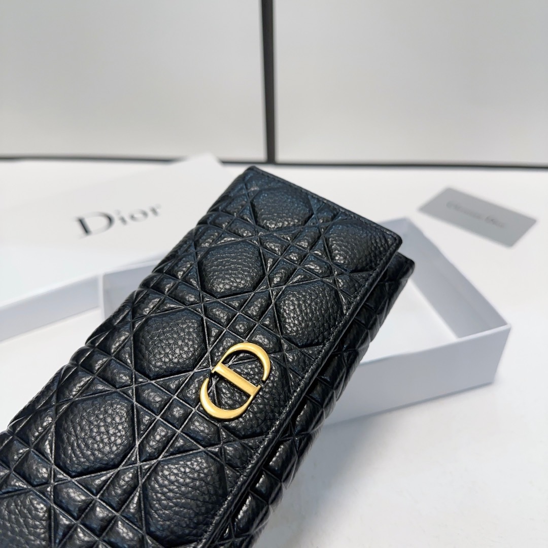 P95🎀🎀颜色 黑🎀尺寸 19x10🎀迪奥👏时尚钱包 🎃🎃头层牛皮压花🐂内阁超丰富👍女士专属🔥现货