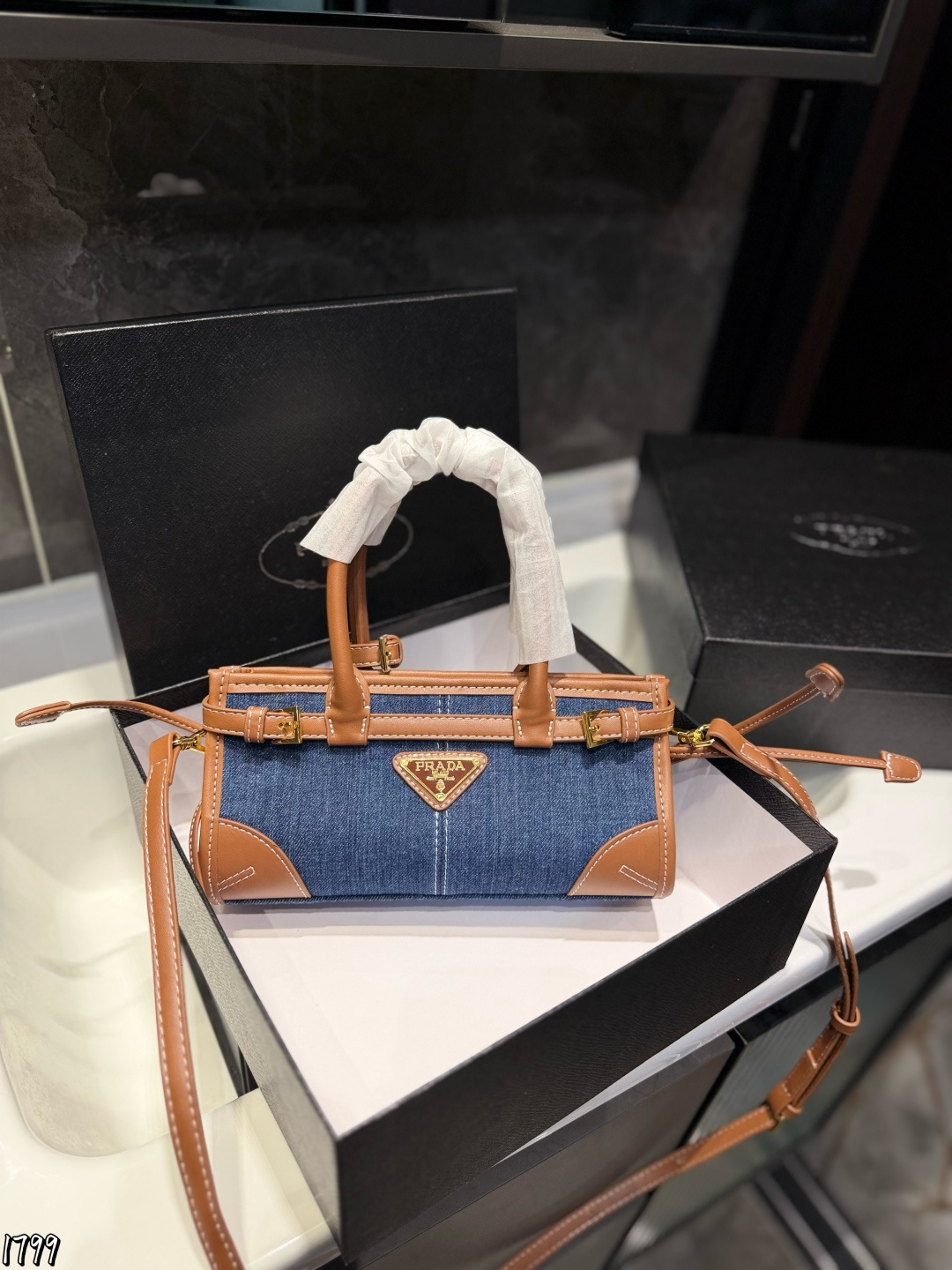 ❤️p150（礼盒包装）❤️ 普拉达Prada新晋顶流soft lux真的把我美迷糊了！！！复古又高级！！可手提，可斜挎，一包两背~自重轻，容量大，甜酷女孩到！尺寸24&times;12