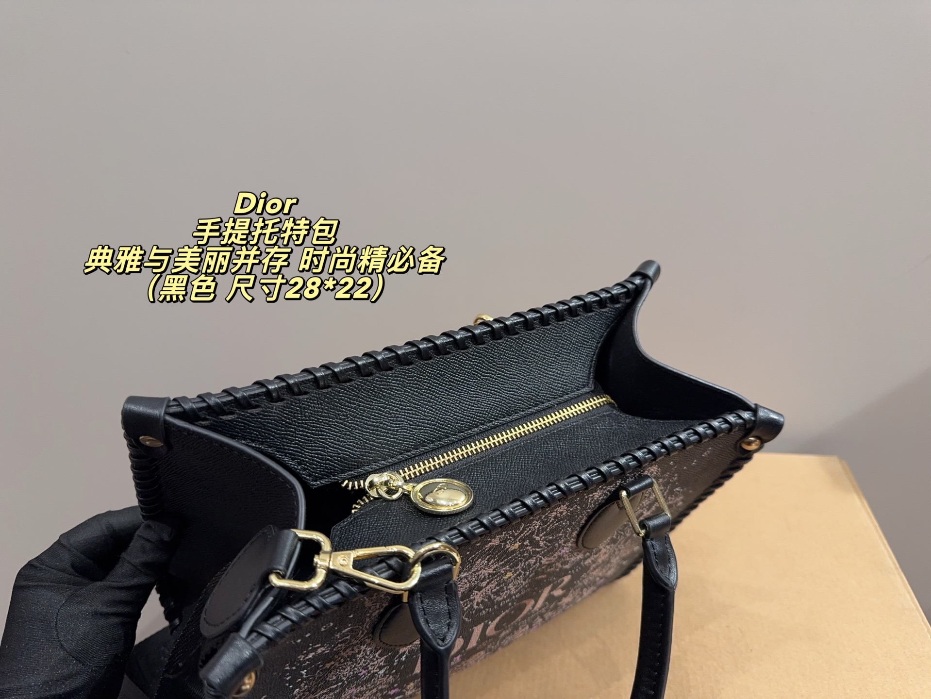 小号P180无盒⚠️尺寸28*22 迪奥 Dior 手提托特包 典雅与美丽并存 展现时髦的同时更富有女性魅力 经久不衰的却又现代时尚 众多优雅女性的首选