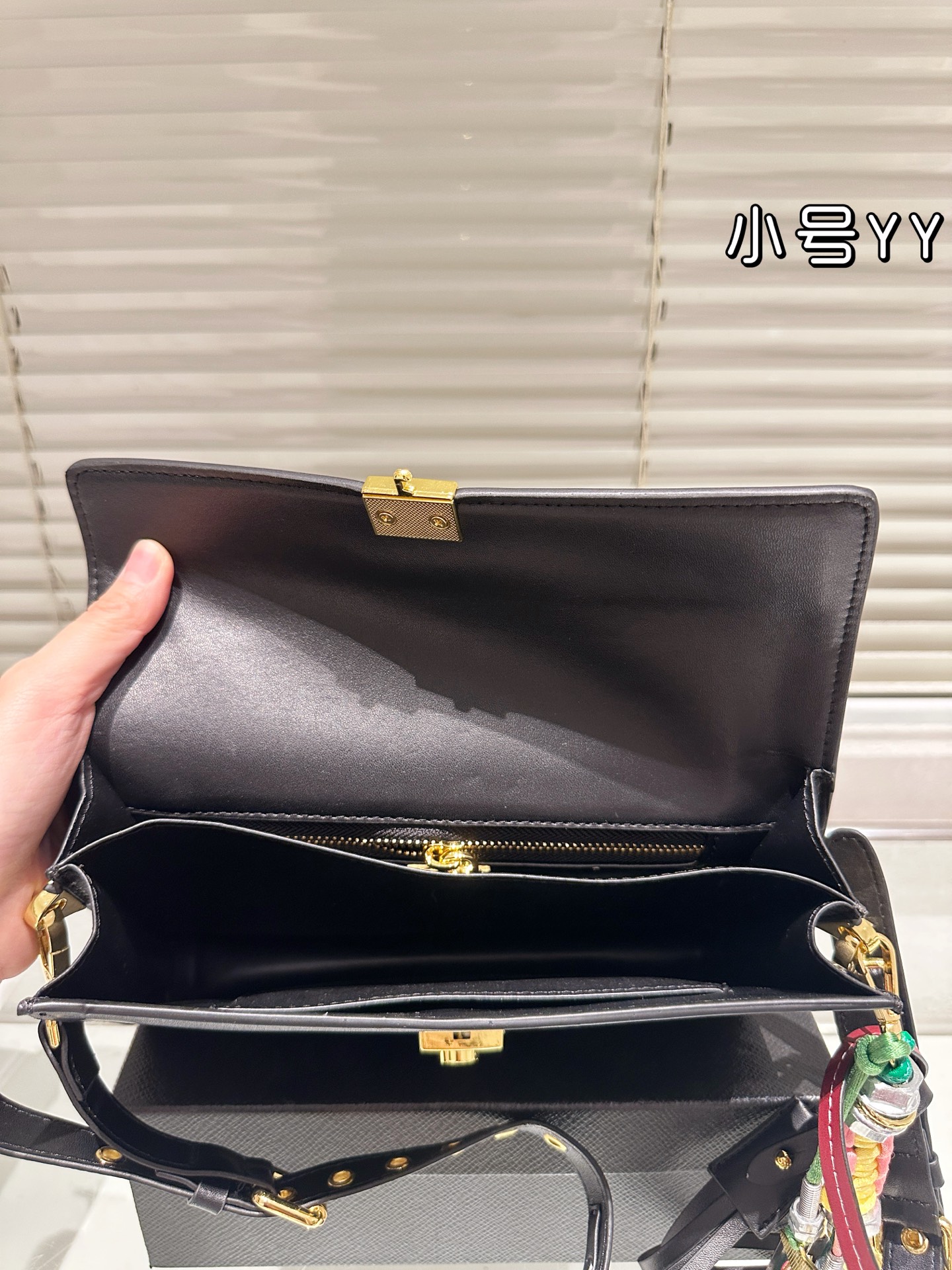 P205 2025春季新款小号 配盒 普拉达PRADA肩背包 我说这是最美Prada没人反驳吧 这只小可爱谁见谁心动 装饰你的四季 尺寸小号24 14cm