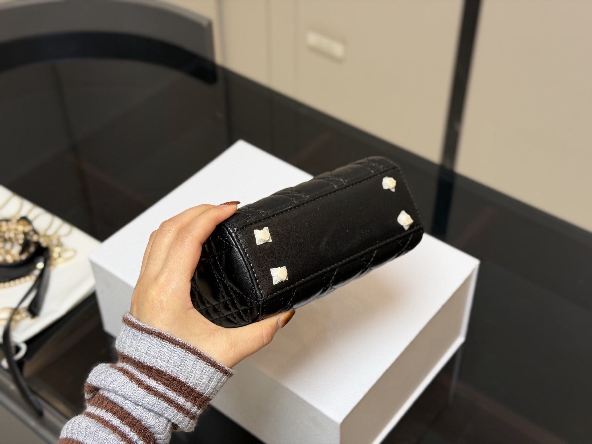 &yen;205 配折叠盒 尺寸:17*13cm 高品版.升级出货 ✅ 迪奥 戴妃羊皮 每个颜色真的太好看啦 是不是都需要它！