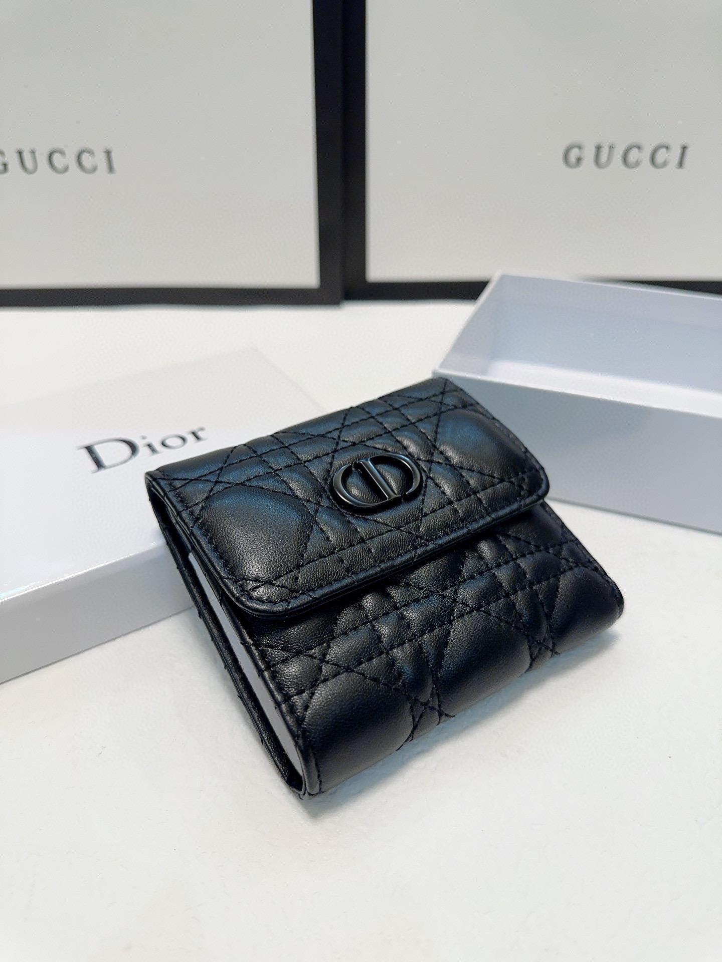 P85🎀🎀颜色 黑🎀尺寸 11x10🎀迪奥专柜同步👏时尚钱包，优质小羊皮👍🏻高档古铜五金配件，内阁丰富，超级实用❗️现货高品质[得意]