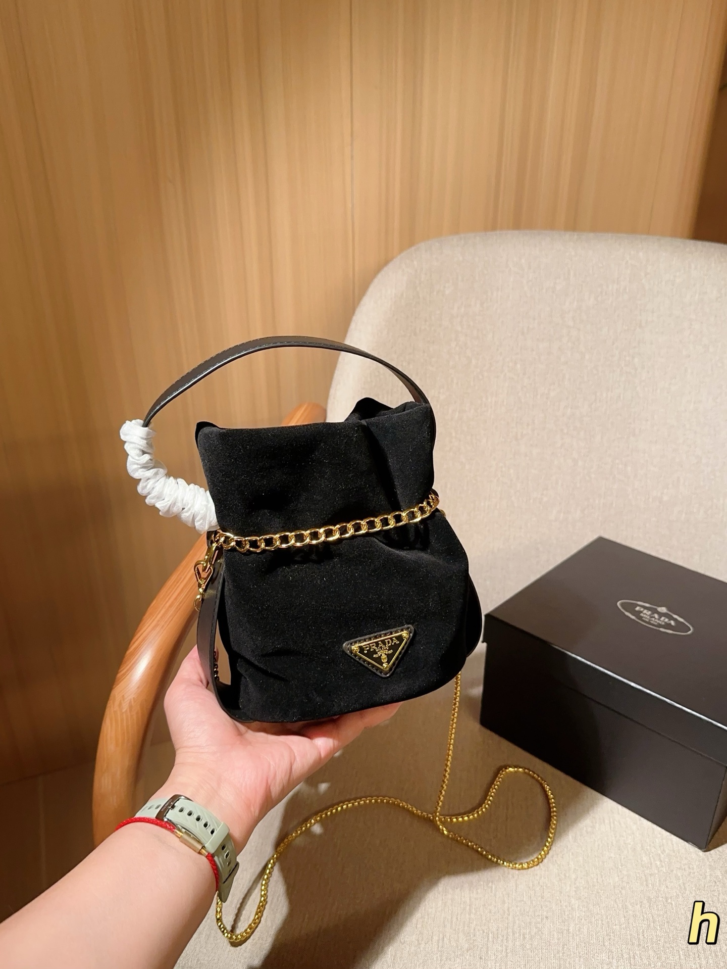 💰120 Prada普拉达 25ssMariner麂皮绒水桶包～链条斜挎包～ 尺寸：17&times;18&times;12 礼盒包装🎁