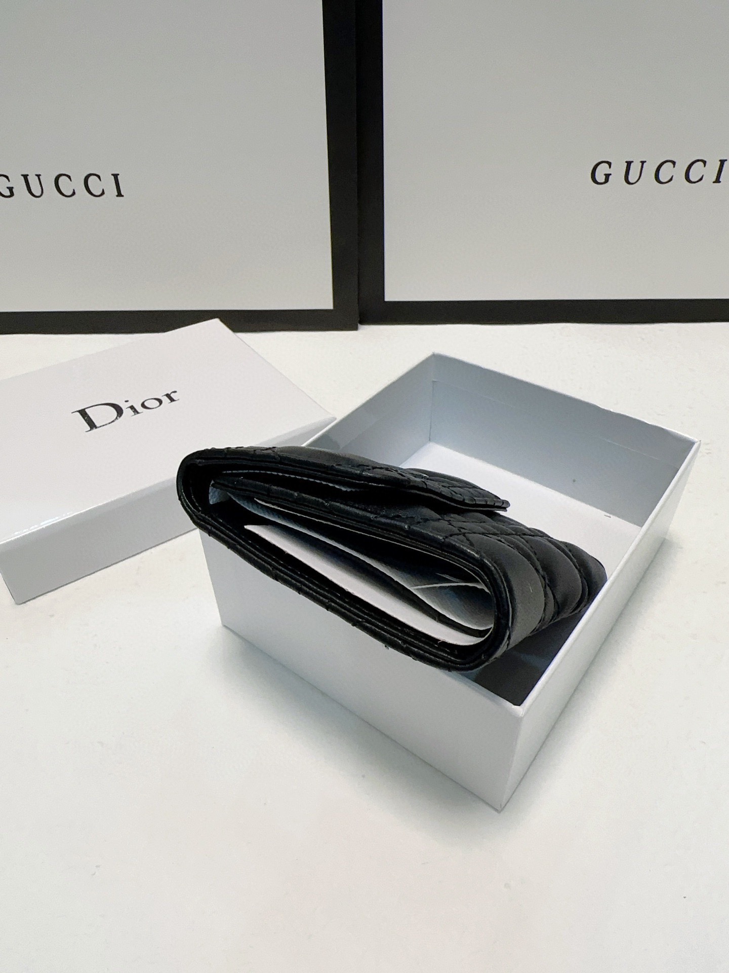 P85🎀🎀颜色 黑🎀尺寸 11x10🎀迪奥专柜同步👏时尚钱包，优质小羊皮👍🏻高档古铜五金配件，内阁丰富，超级实用❗️现货高品质[得意]