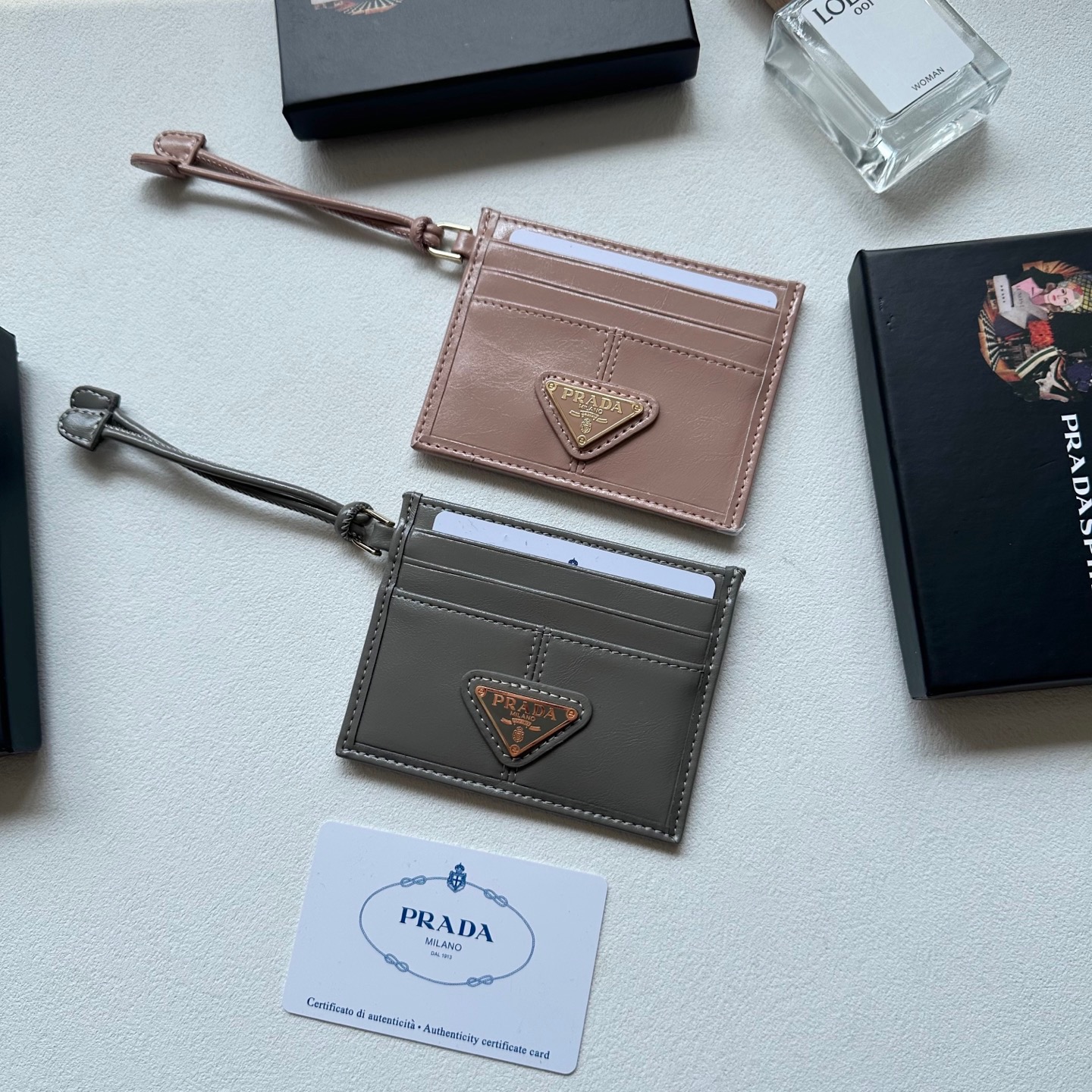 P75🎀🎀颜色 黑 粉 灰🎀尺寸 9x5🎀普拉达纯皮卡包 超级自留。👛卡包钱包两用特别实用