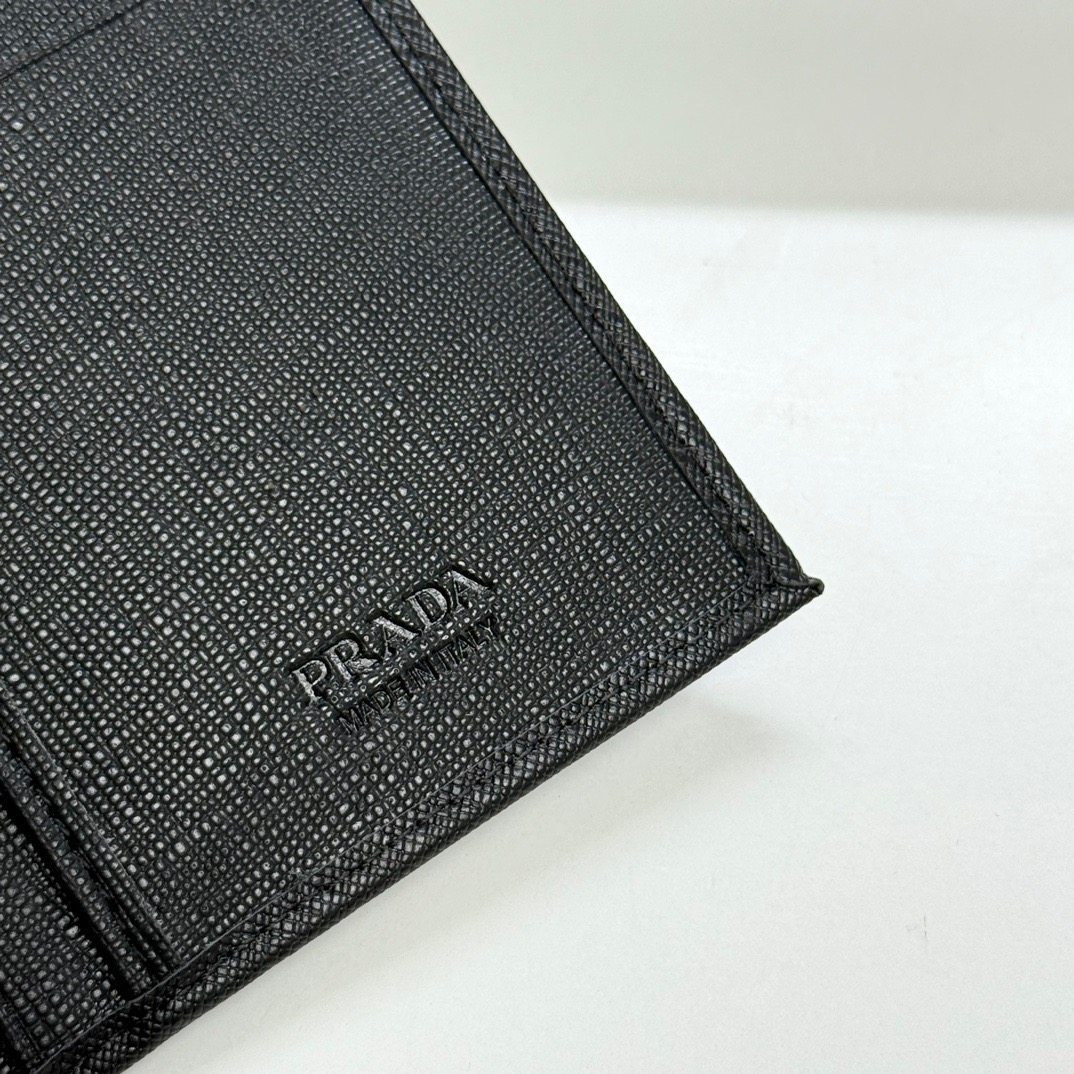 短p75长p85🎀🎀颜色 黑色 🎀尺寸长19x10 短12x10🎀普拉达🔥专柜款🔥男士十字纹长短款对折👍一比一进口牛皮手感无敌💕简约大气必备💕