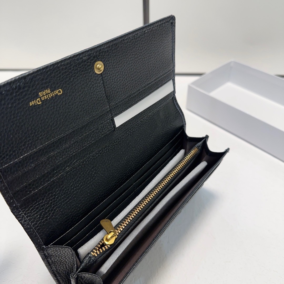 P95🎀🎀颜色 黑🎀尺寸 19x10🎀迪奥👏时尚钱包 🎃🎃头层牛皮压花🐂内阁超丰富👍女士专属🔥现货