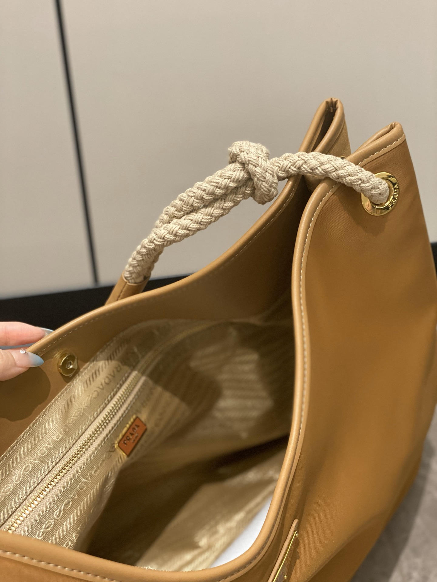 💰228包邮 P家新款尼龙托特包 𝟏𝐁𝐂𝟐𝟒𝟒 大购物袋 𝟒𝟖.𝟑𝟗.𝟏𝟒𝐜𝐦