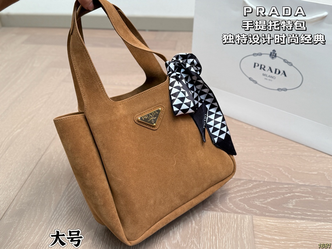 &yen;145/&yen;140 普拉达 PRADA 手提托特包独特设计时尚又经典 超级百搭 日常通勤皆可 上身又A又飒 尺寸24 20/17 15