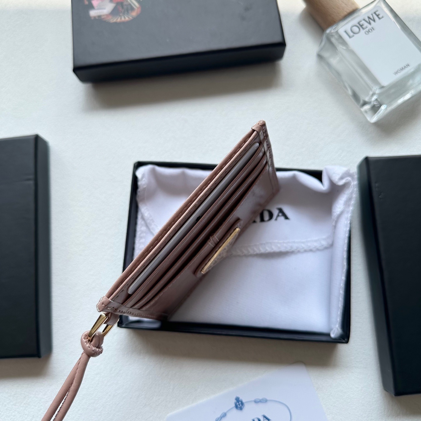 P75🎀🎀颜色 黑 粉 灰🎀尺寸 9x5🎀普拉达纯皮卡包 超级自留。👛卡包钱包两用特别实用