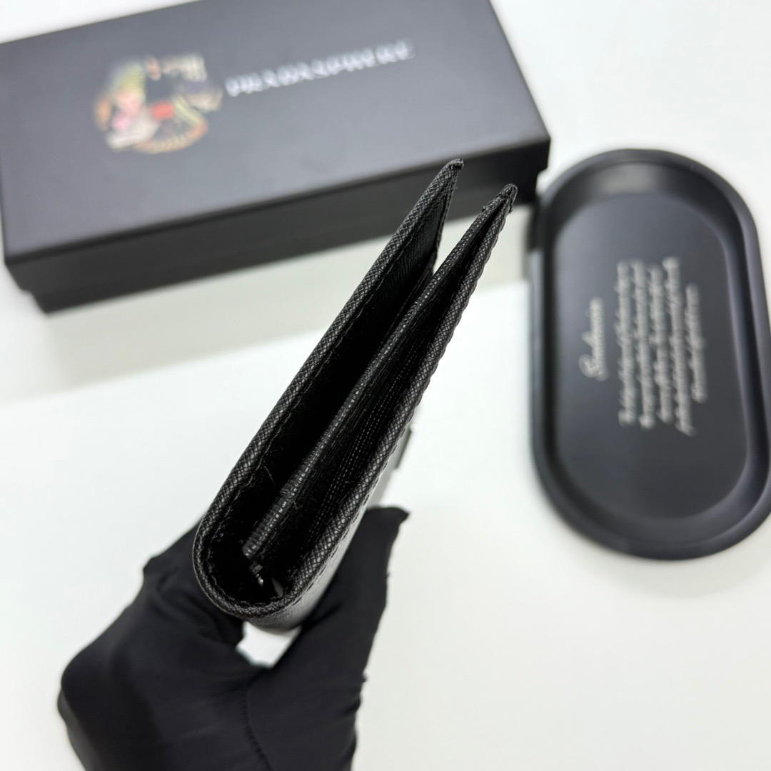 短p75长p85🎀🎀颜色 黑色 🎀尺寸长19x10 短12x10🎀普拉达🔥专柜款🔥男士十字纹长短款对折👍一比一进口牛皮手感无敌💕简约大气必备💕