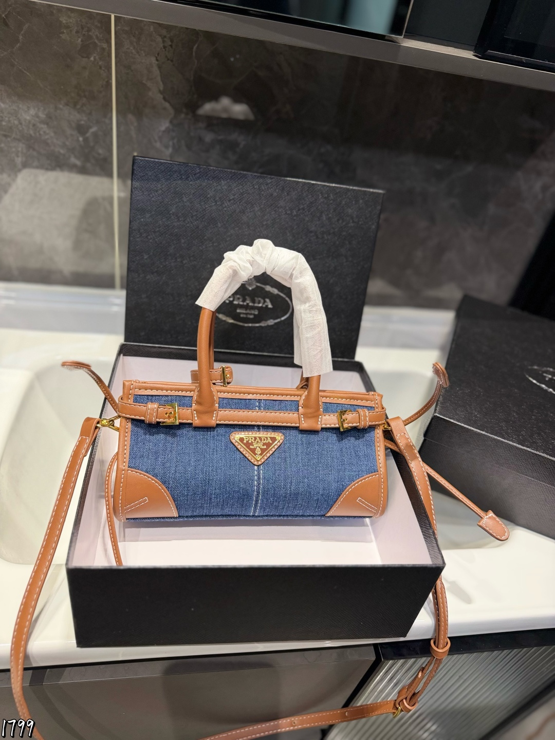 ❤️p150（礼盒包装）❤️ 普拉达Prada新晋顶流soft lux真的把我美迷糊了！！！复古又高级！！可手提，可斜挎，一包两背~自重轻，容量大，甜酷女孩到！尺寸24&times;12