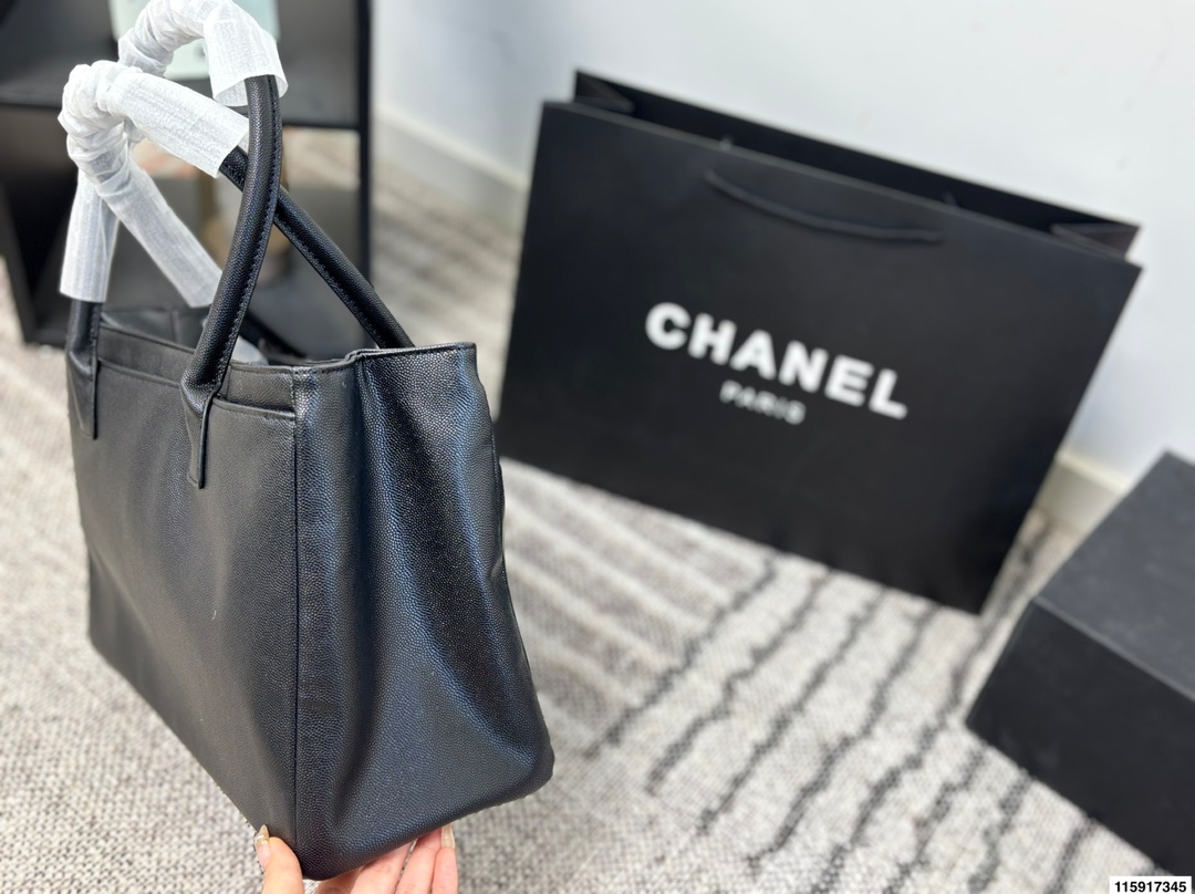 p155 尺寸36.23 Chanel 香奈儿 cerf 鱼子酱荔枝皮 公文包 经典永不过时的Cerf包型，简约大气又实用[哇R]鱼子酱牛皮耐磨耐造有质感！还是黑金配色