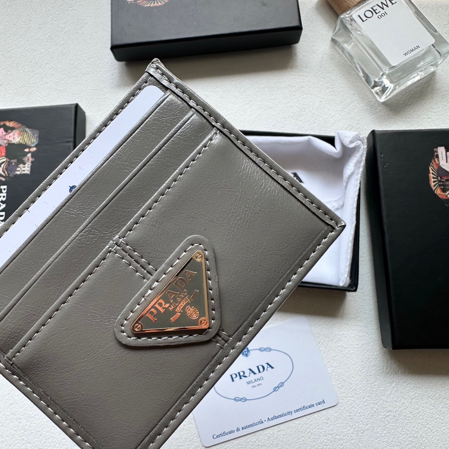 P75🎀🎀颜色 黑 粉 灰🎀尺寸 9x5🎀普拉达纯皮卡包 超级自留。👛卡包钱包两用特别实用