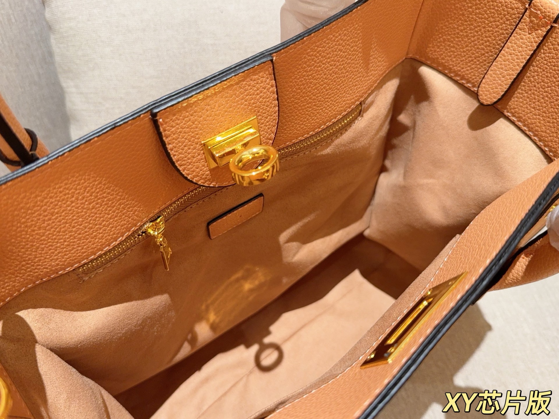 💰175 无盒 芯片版 Lv路易威登 新品on my side手提单肩斜挎包～ 尺寸：30&times;26&times;13