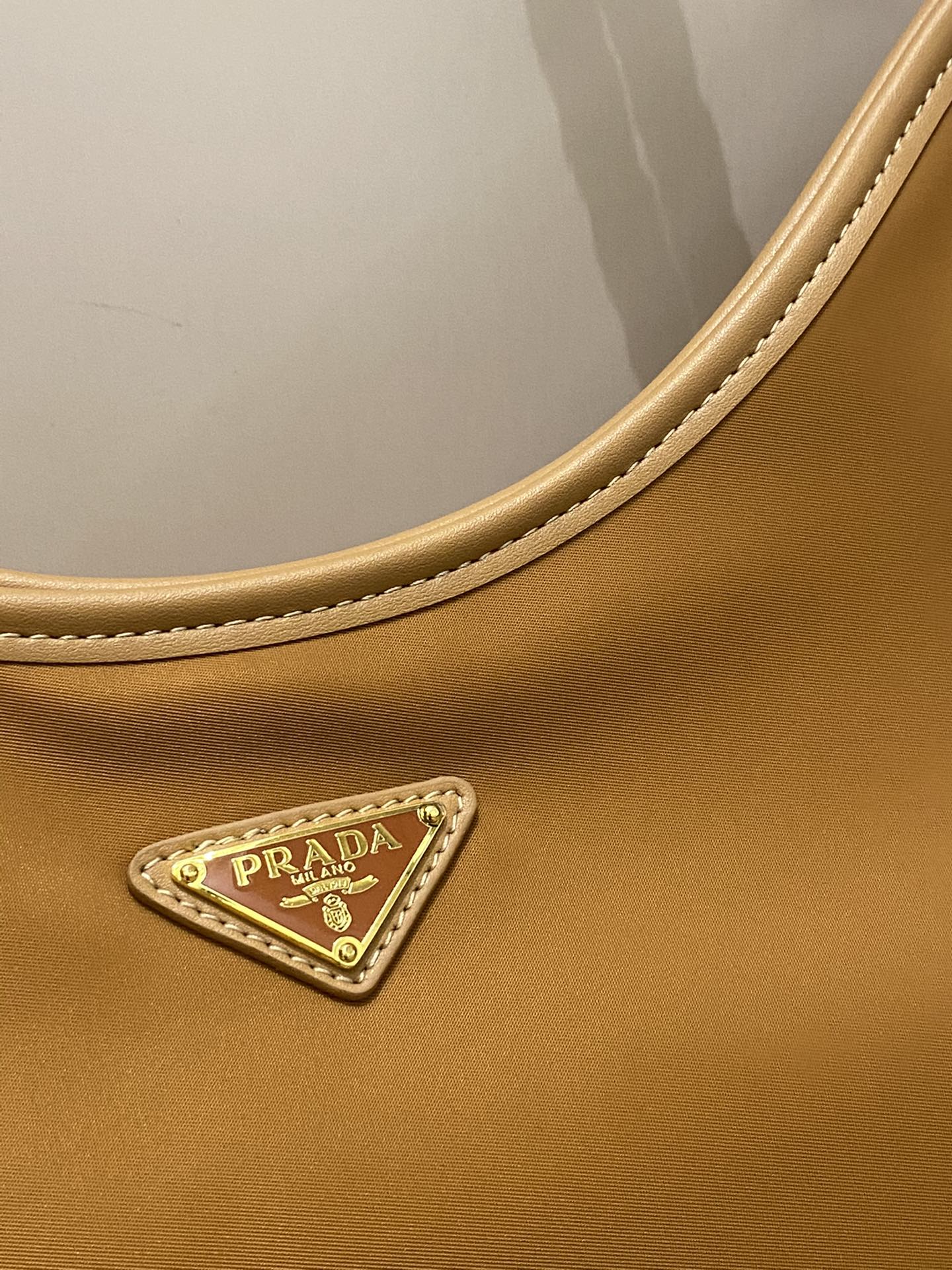 💰228包邮 P家新款尼龙托特包 𝟏𝐁𝐂𝟐𝟒𝟒 大购物袋 𝟒𝟖.𝟑𝟗.𝟏𝟒𝐜𝐦