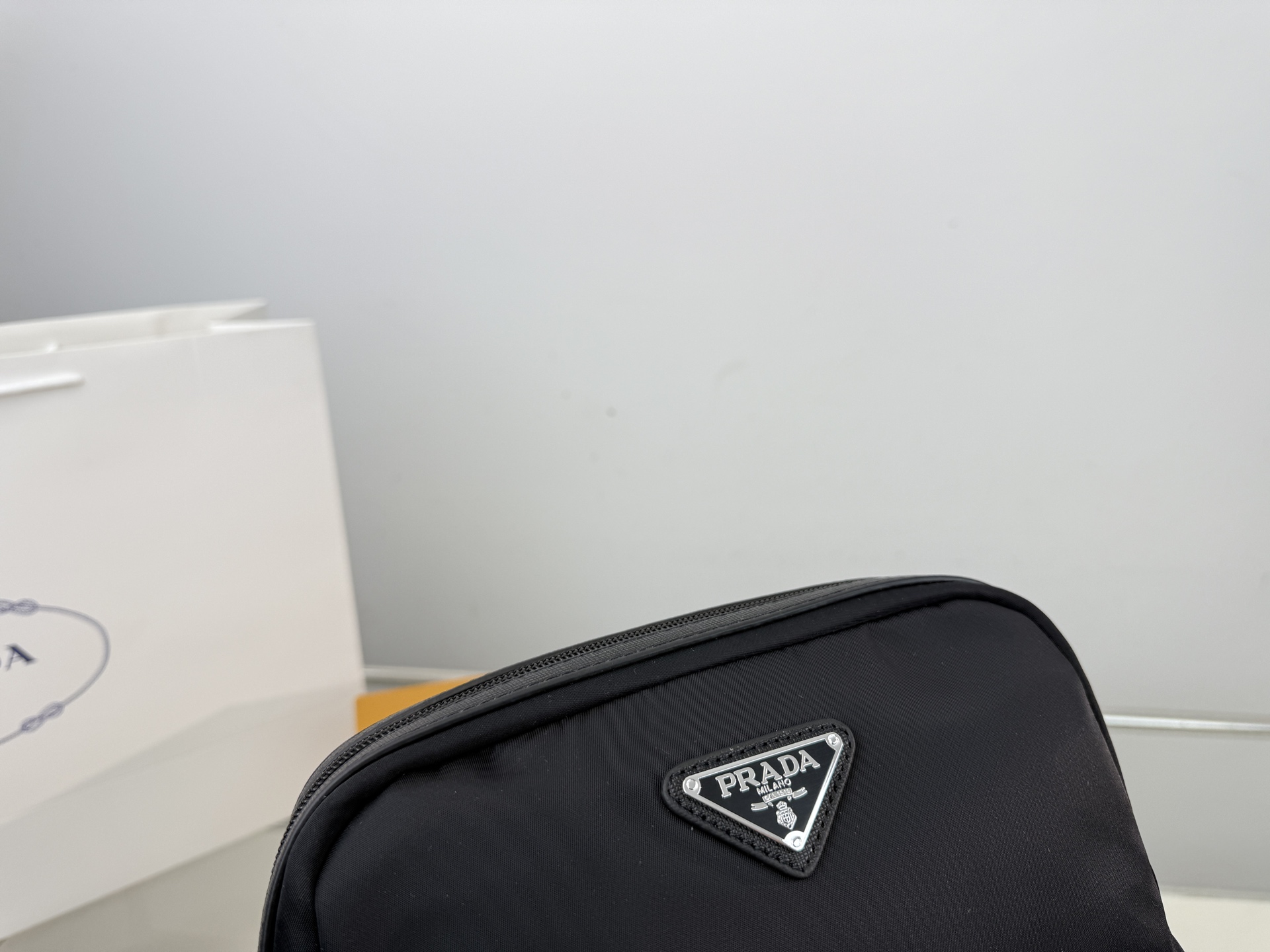 （无盒⚠️）p105 Prada 普拉达 尼龙布手拿包 手包 经典百搭 实物拍摄 原厂原版面料 size：12*22cm