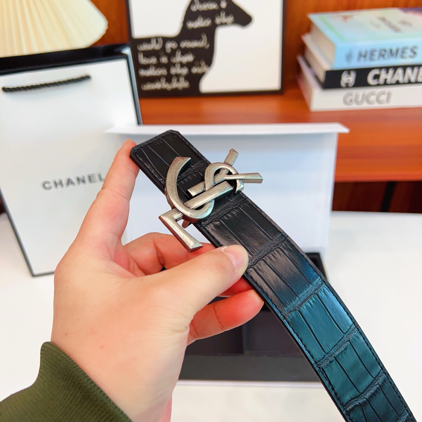 🚹🚹P125💎迪奥➕YSL 🔥双品牌🔥双扣版 1⃣带2⃣扣 正版开模 此款腰带双面采用原厂牛皮带身,2️⃣品牌 精密电镀标志性五金搭扣 对版专柜。3.8cm【如需木盒➕40】