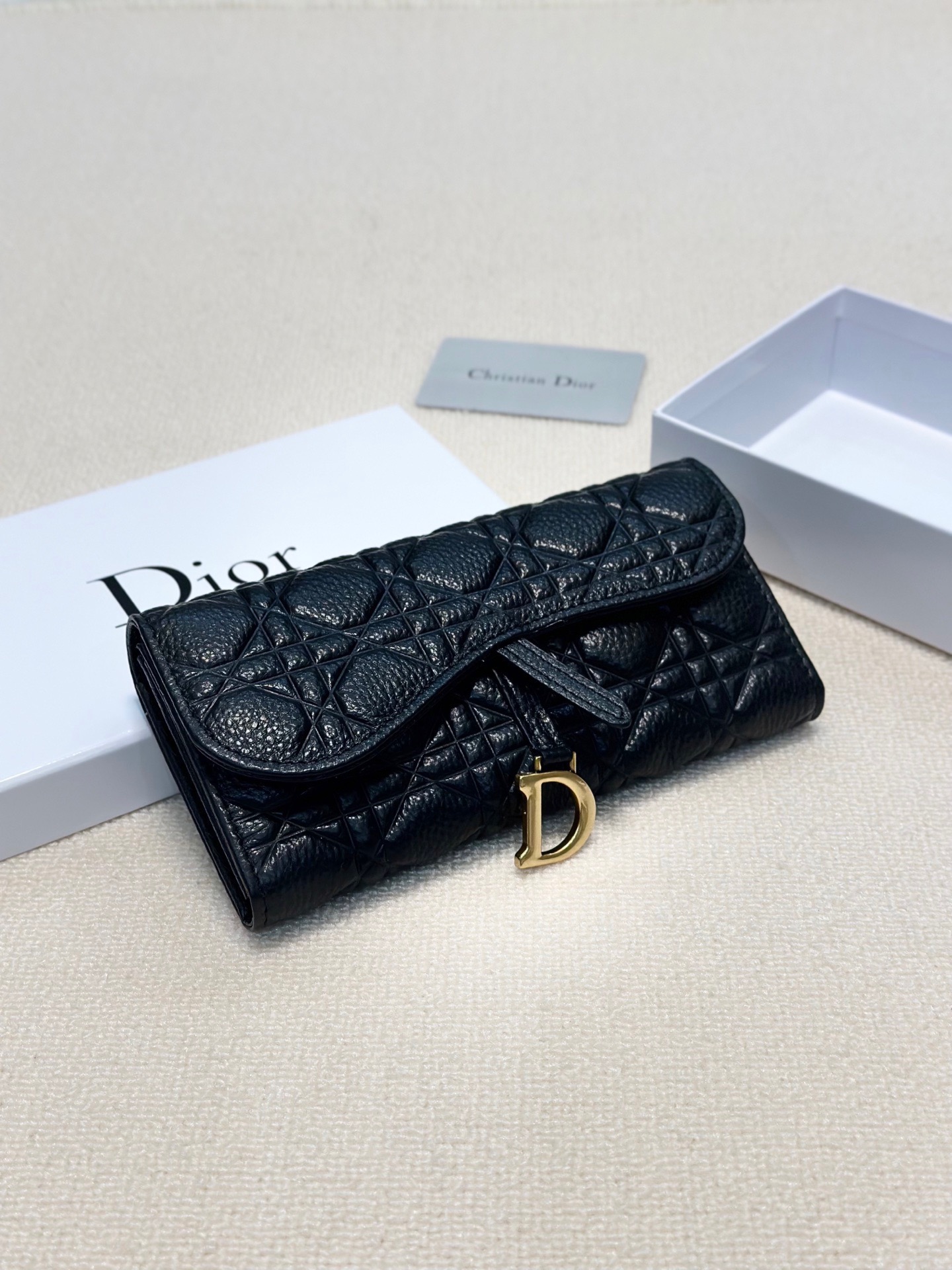 P95🎀🎀颜色 黑🎀尺寸 19x10🎀迪奥👏时尚钱包 🎃🎃头层牛皮压花🐂内阁超丰富👍女士专属🔥现货
