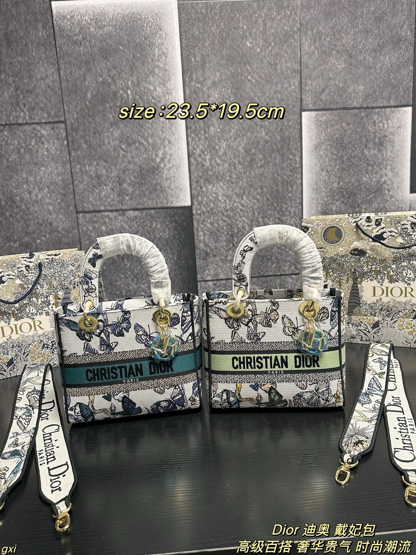 P280配盒 Dior 迪奥 戴妃包 Lady刺绣蝴蝶系列，精美的刺绣，经典的设计，让整个包非常亮眼，大容量的设计 ，凹造型神器，超级复古的，容量也是妥妥的，各种杂物往里面丢就好了，仙气满满的刺绣托特，打造轻松休闲的vibe 尺寸：23.5*19.5cm