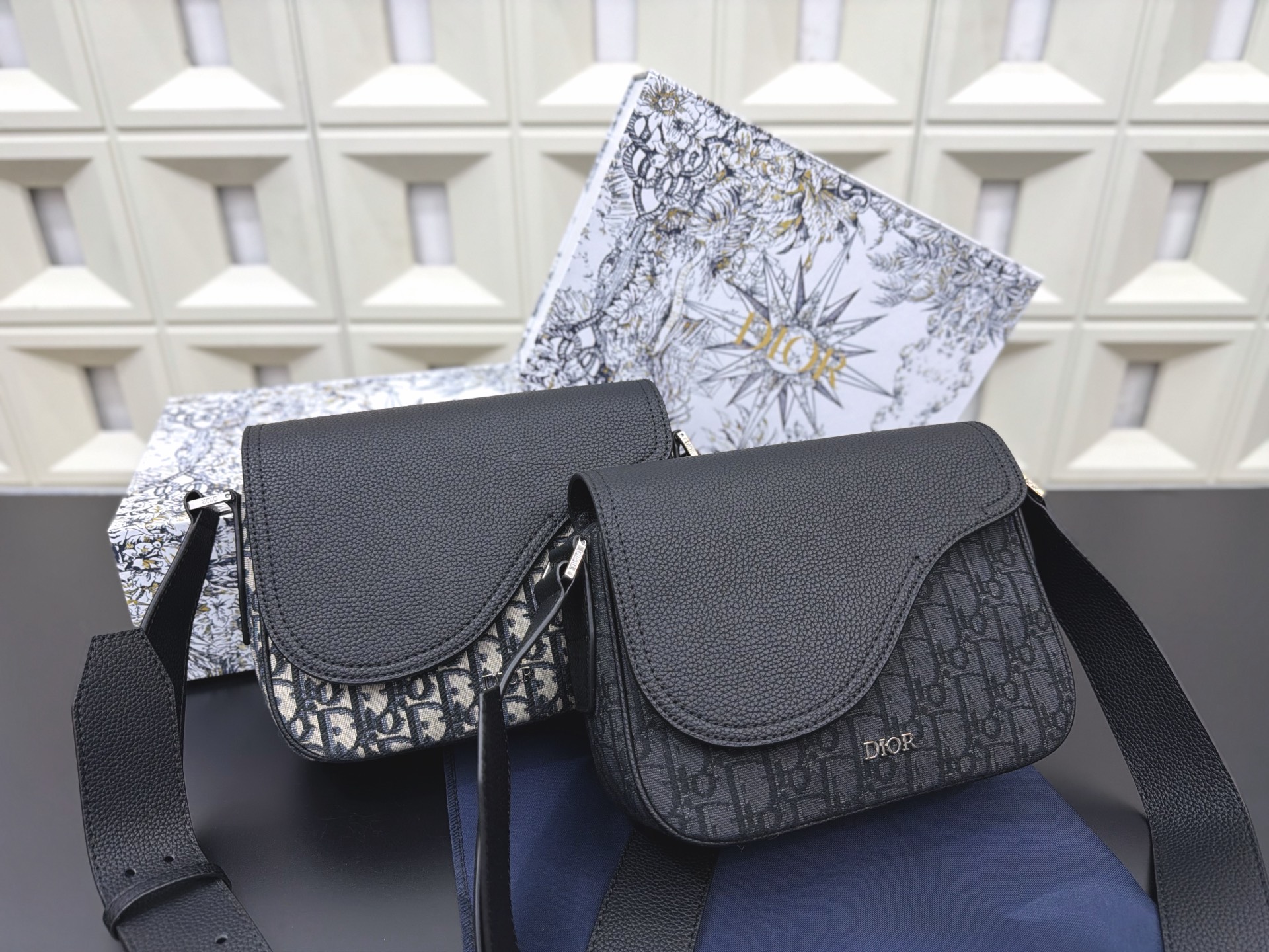 P125 Dior 迪奥 马鞍包 SADDLE提花翻盖邮差包 单肩斜挎包 明星单品 采用优质原厂材质 高端品质 配送礼盒 规格: 23 x 18cm