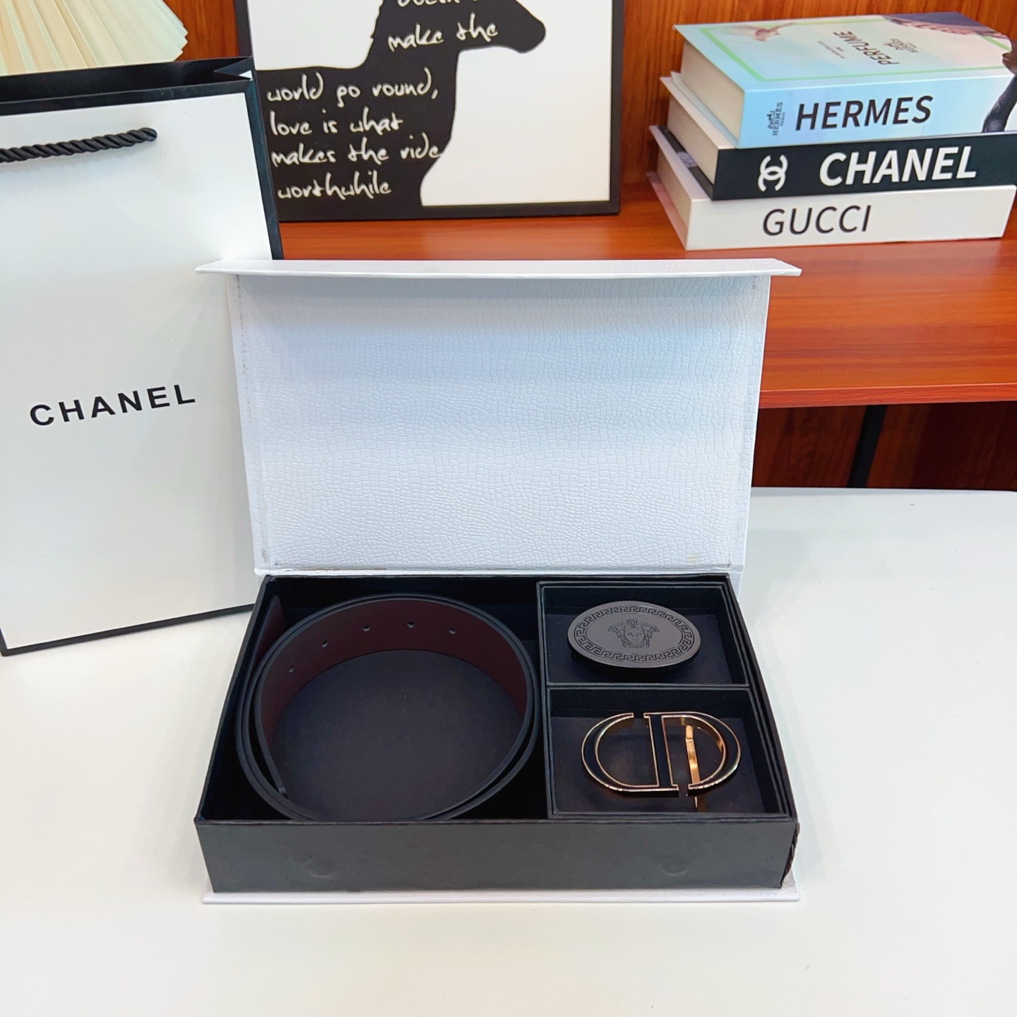 🚹🚹P125💎迪奥➕范思哲 🔥双品牌🔥双扣版 1⃣带2⃣扣 正版开模 此款腰带双面采用原厂牛皮带身，2️⃣品牌 精密电镀标志性五金搭扣 对版专柜。3.8cm【如需木盒➕40】