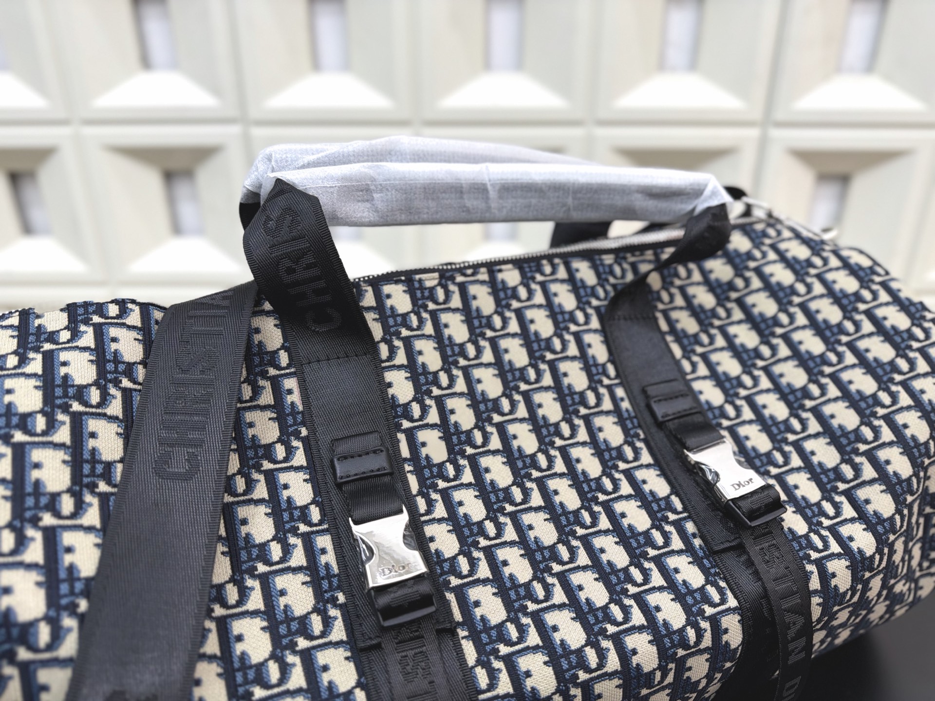 P145 DIOR 迪奥 牛仔布刺绣旅行袋 机场包 手提包 原厂面料🐂材质 电镀五金 休闲百搭 高端货 配送防尘袋 28 x 50 cm