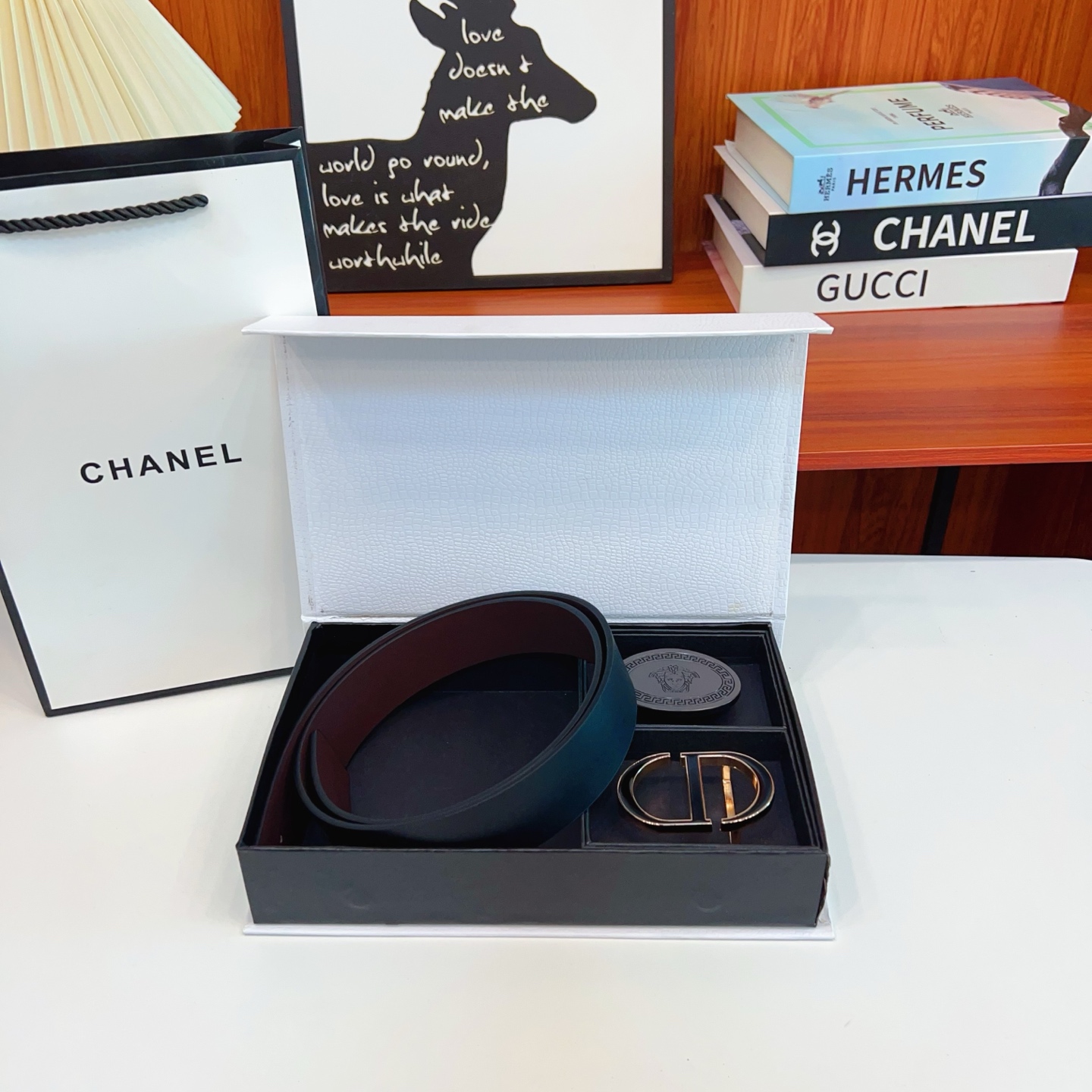 🚹🚹P125💎迪奥➕范思哲 🔥双品牌🔥双扣版 1⃣带2⃣扣 正版开模 此款腰带双面采用原厂牛皮带身，2️⃣品牌 精密电镀标志性五金搭扣 对版专柜。3.8cm【如需木盒➕40】