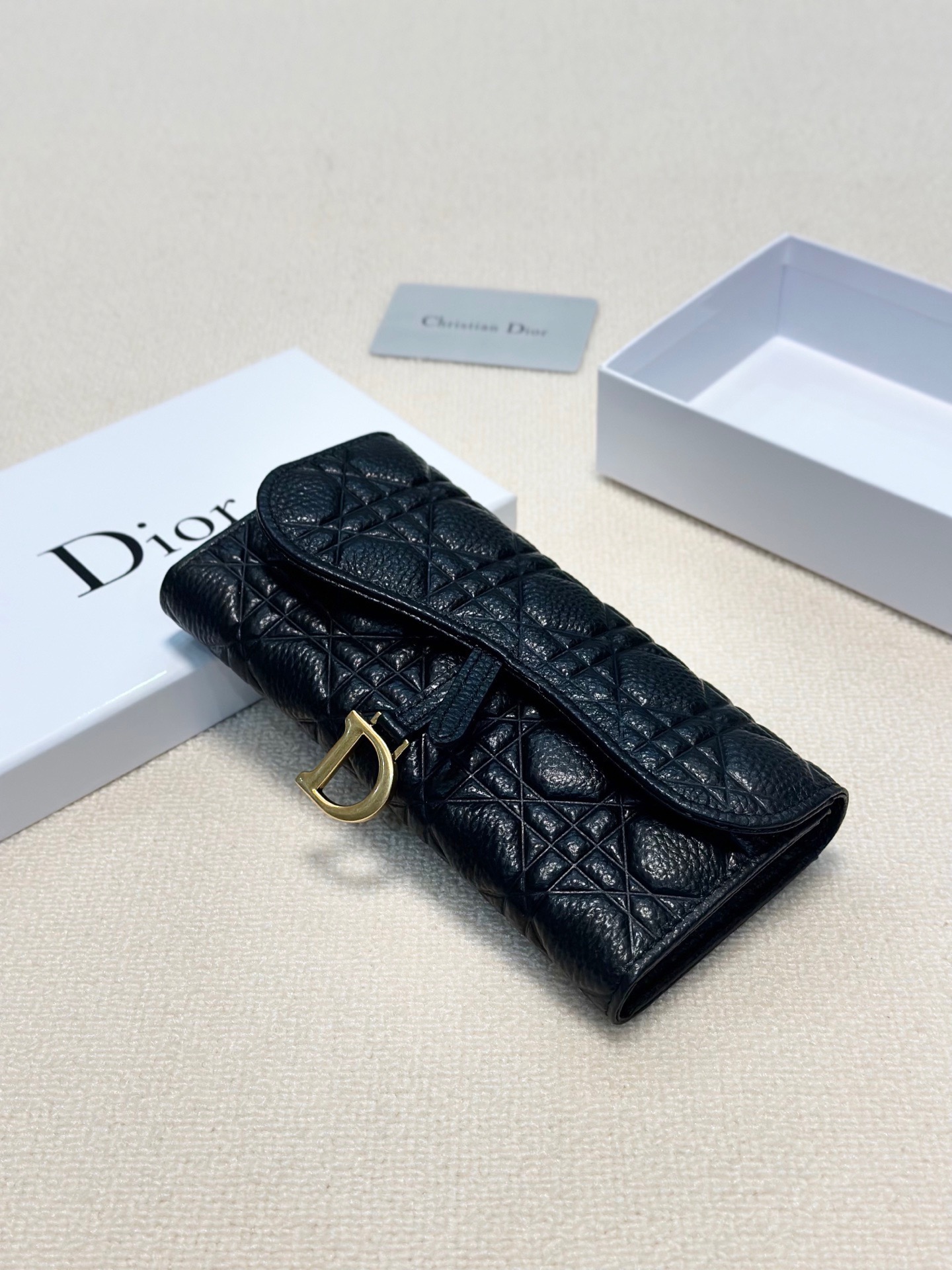 P95🎀🎀颜色 黑🎀尺寸 19x10🎀迪奥👏时尚钱包 🎃🎃头层牛皮压花🐂内阁超丰富👍女士专属🔥现货
