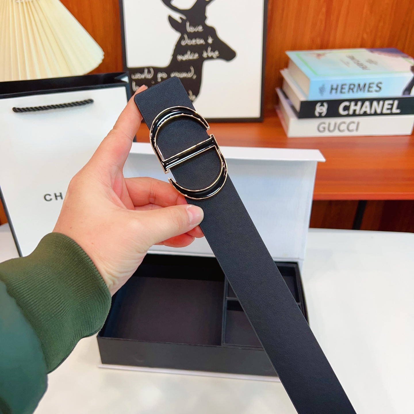 🚹🚹P125💎迪奥➕范思哲 🔥双品牌🔥双扣版 1⃣带2⃣扣 正版开模 此款腰带双面采用原厂牛皮带身，2️⃣品牌 精密电镀标志性五金搭扣 对版专柜。3.8cm【如需木盒➕40】