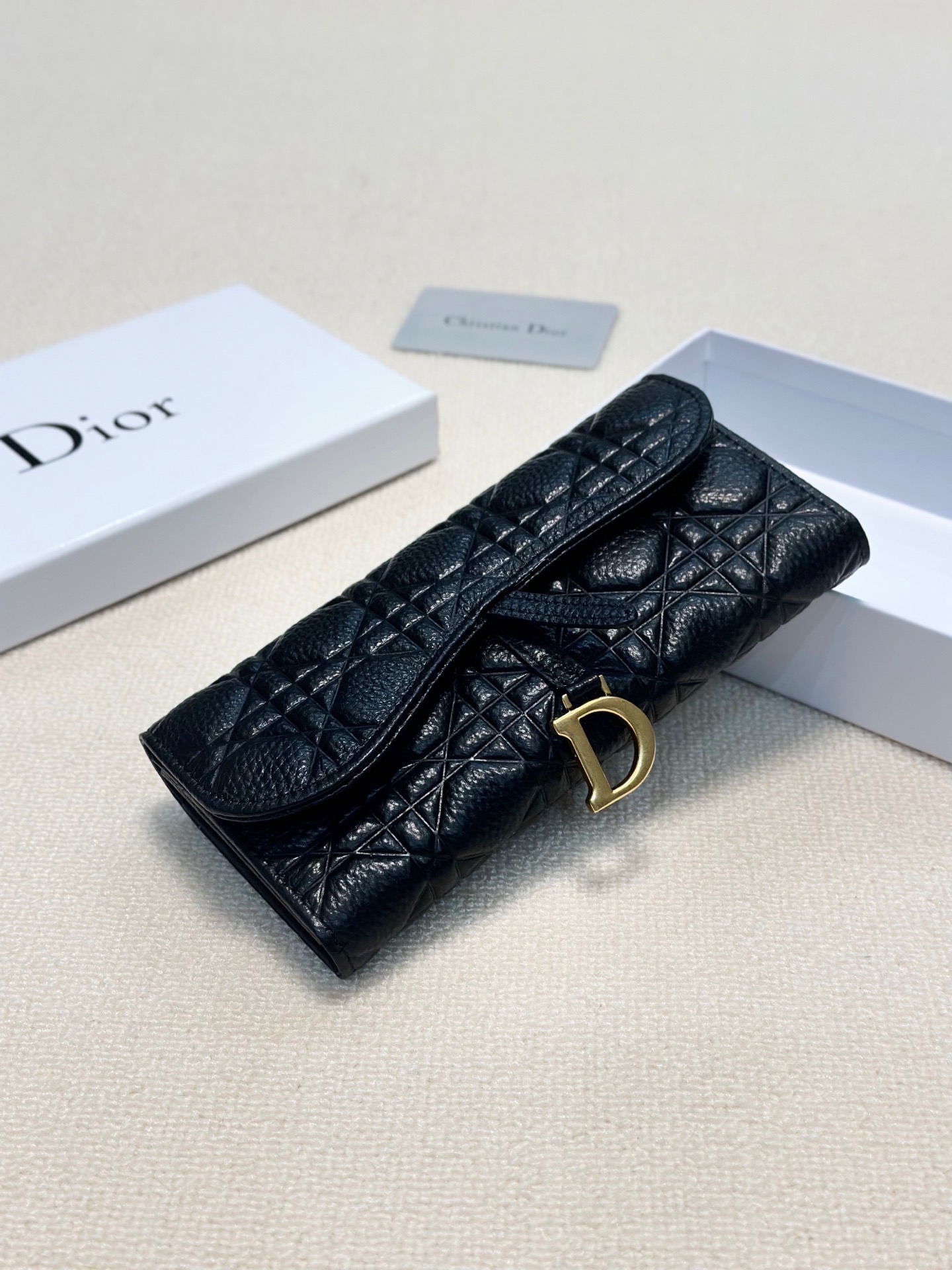 P95🎀🎀颜色 黑🎀尺寸 19x10🎀迪奥👏时尚钱包 🎃🎃头层牛皮压花🐂内阁超丰富👍女士专属🔥现货