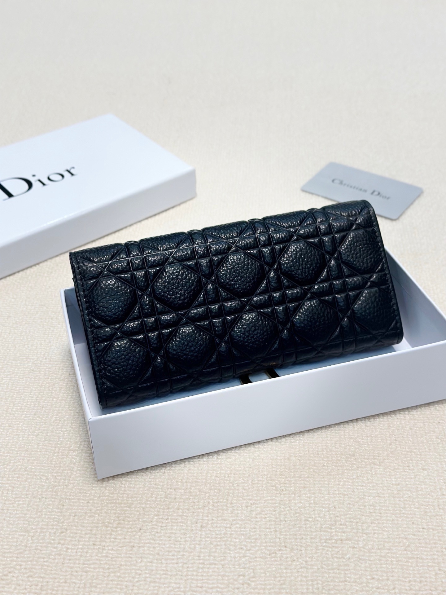 P95🎀🎀颜色 黑🎀尺寸 19x10🎀迪奥👏时尚钱包 🎃🎃头层牛皮压花🐂内阁超丰富👍女士专属🔥现货